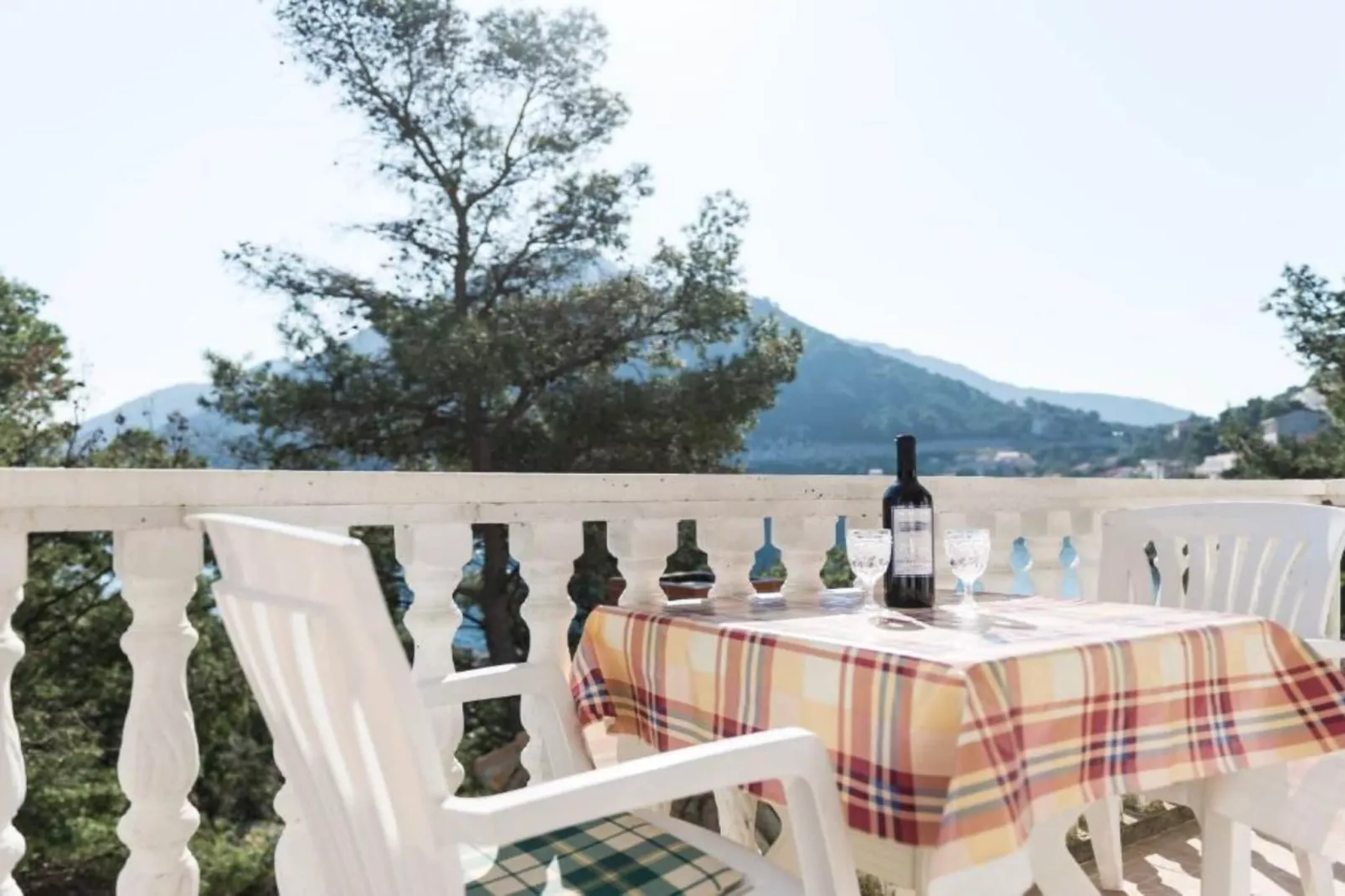 Guest House Sobra 38 - Double Room  with Garden View  3-Terrasbalkon