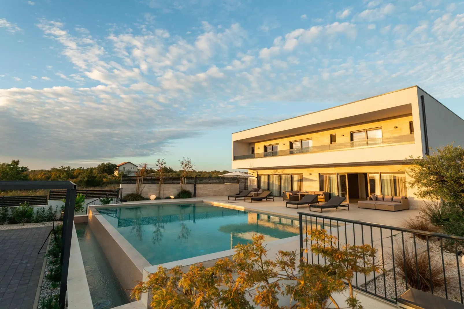 Villa Freedom - Five Bedroom House with Balcony-Buitenlucht