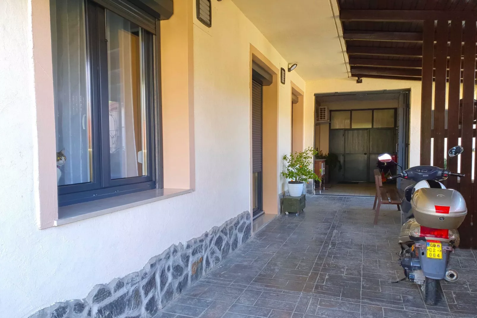 Bright and Sunny Apartment with Terrace - Two Bedroom Apartment with Terrace-Buitenlucht