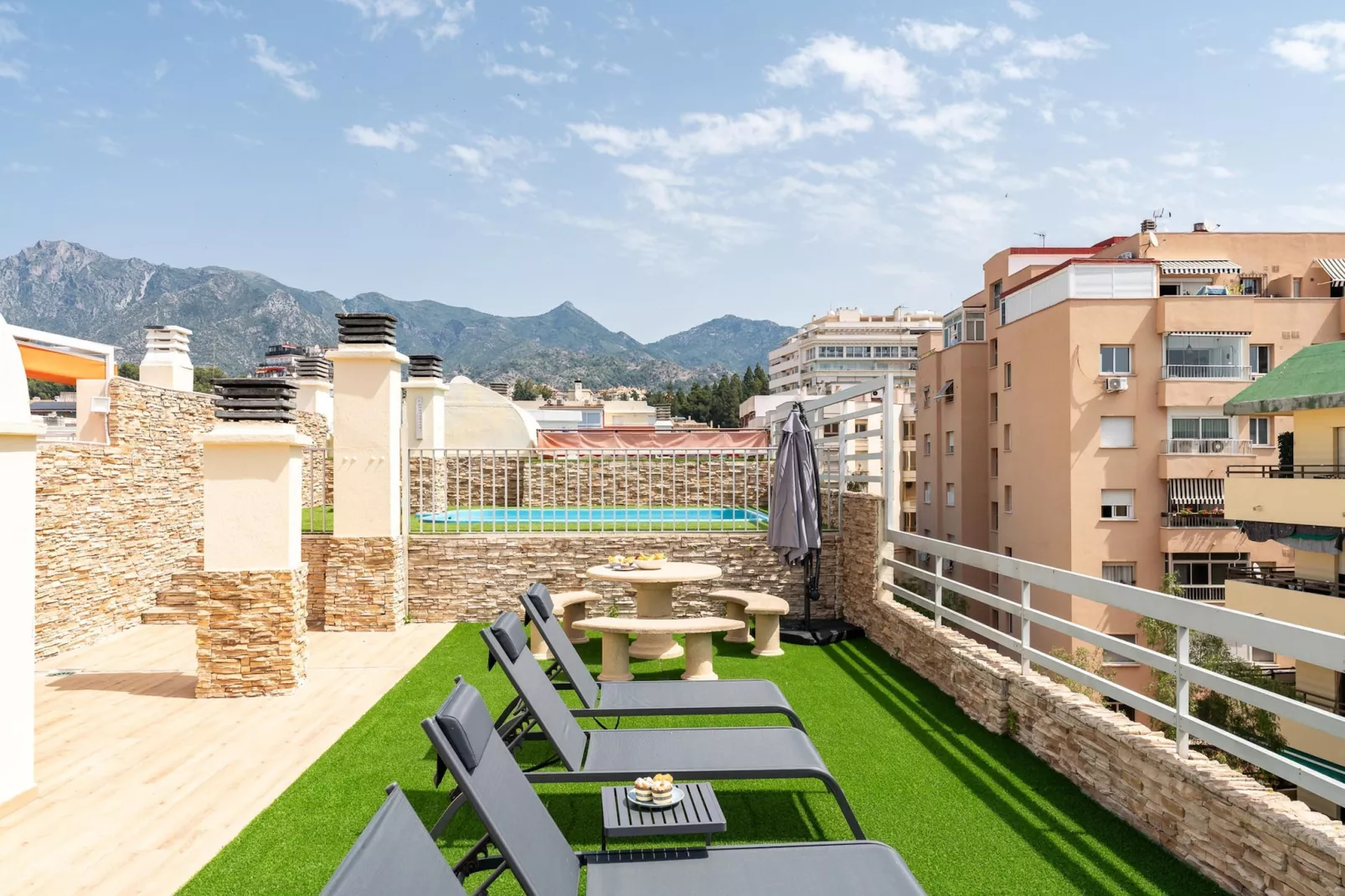 CT 393 - Faro's Soulrise Rooftop - Marbella Beach-Terrasbalkon