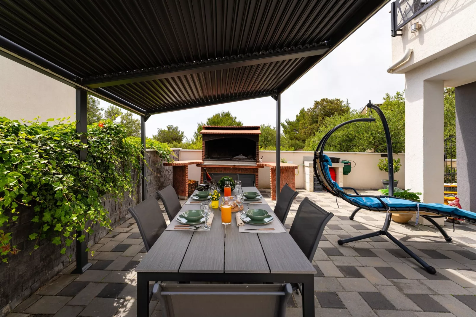 Apartment Nikita with private pool-Terrasbalkon