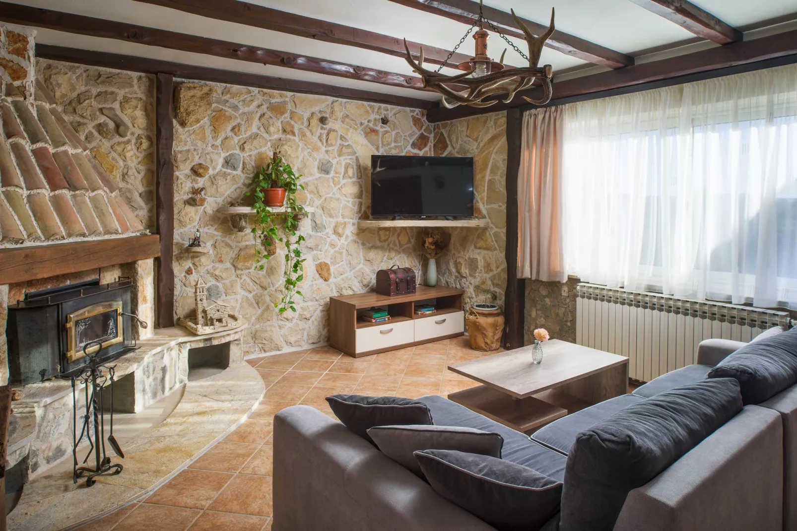 Villa Olea with private heated pool-Woonkamer