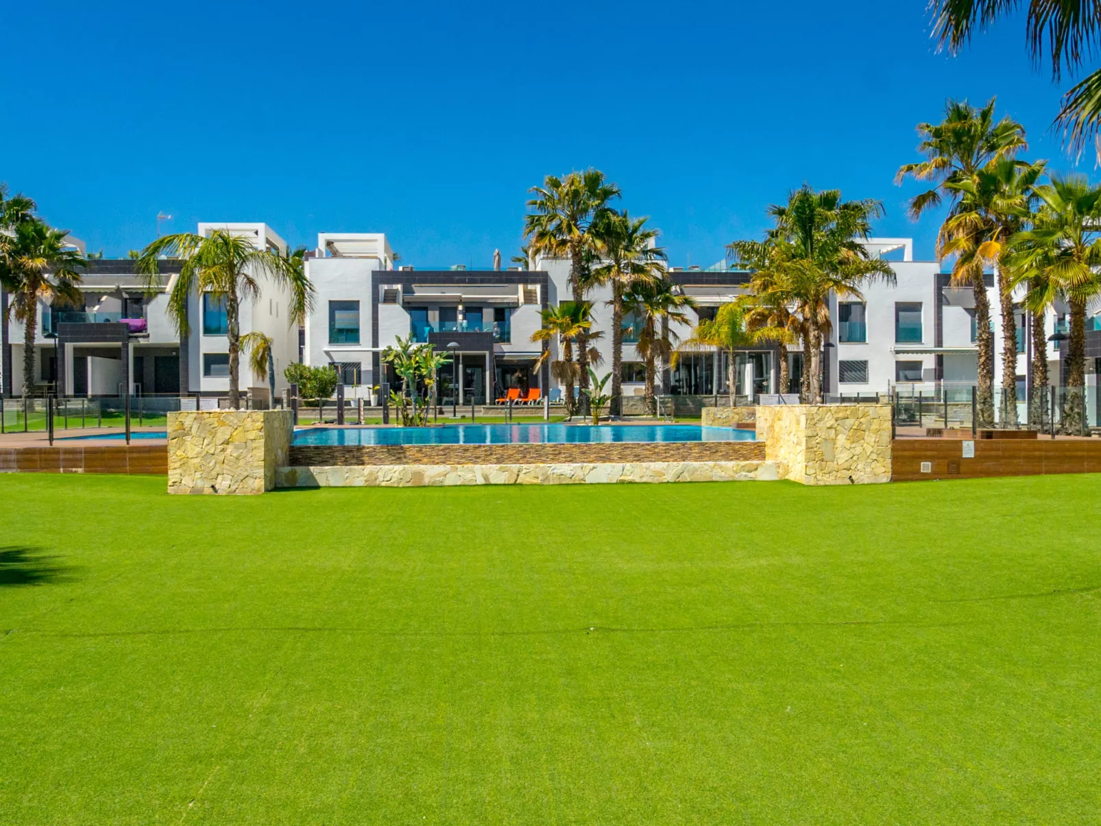 Oasis Beach 1-Buiten