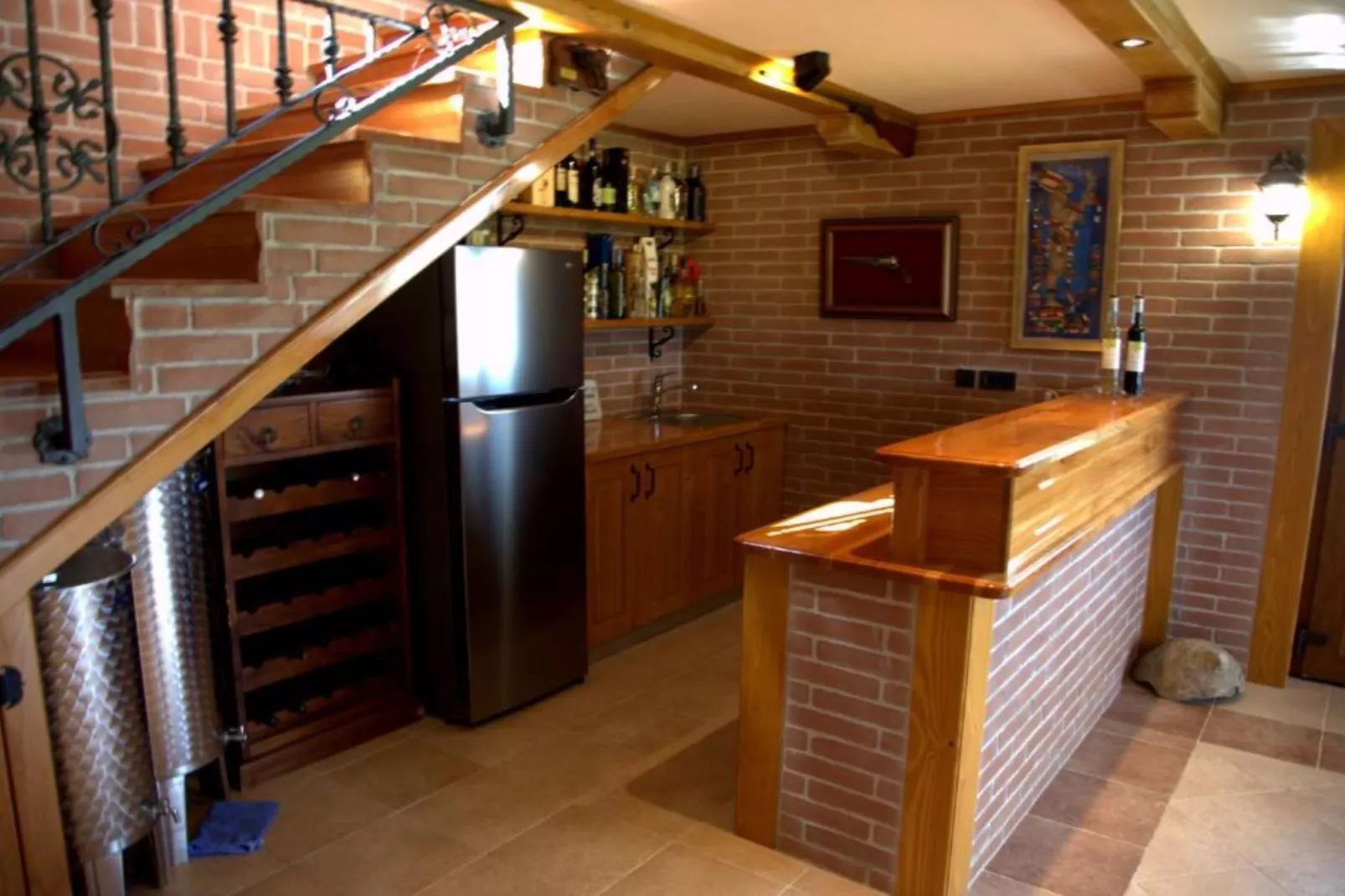 Brezova Poljana Lodge with Sauna and Hot-Tub - Five Bedroom Holiday Home-Binnen