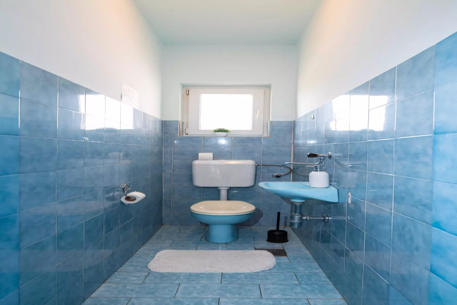 Sea view apartment Nika-Badkamer