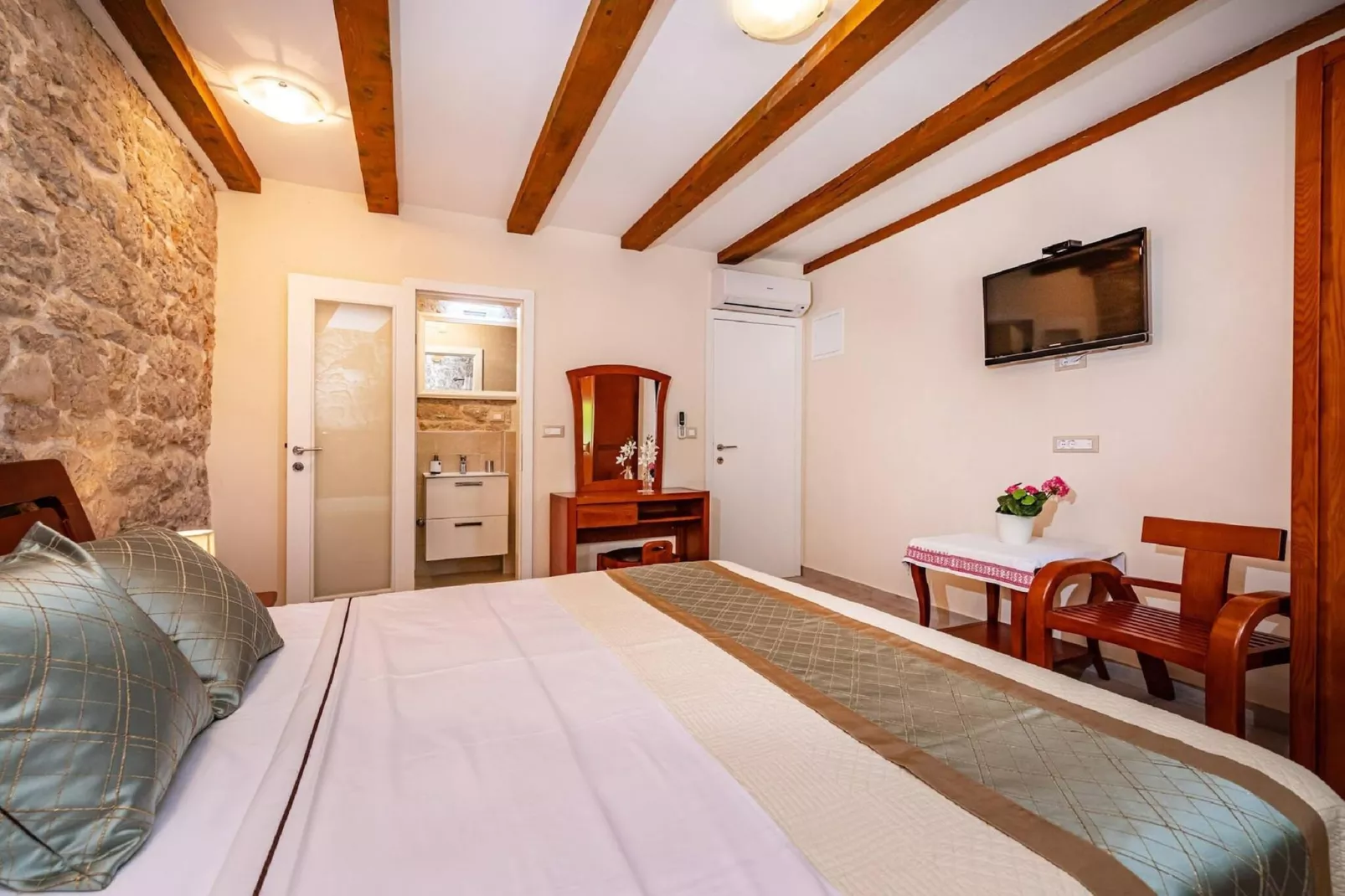 Authentic Villa Zvonko-Slaapkamer