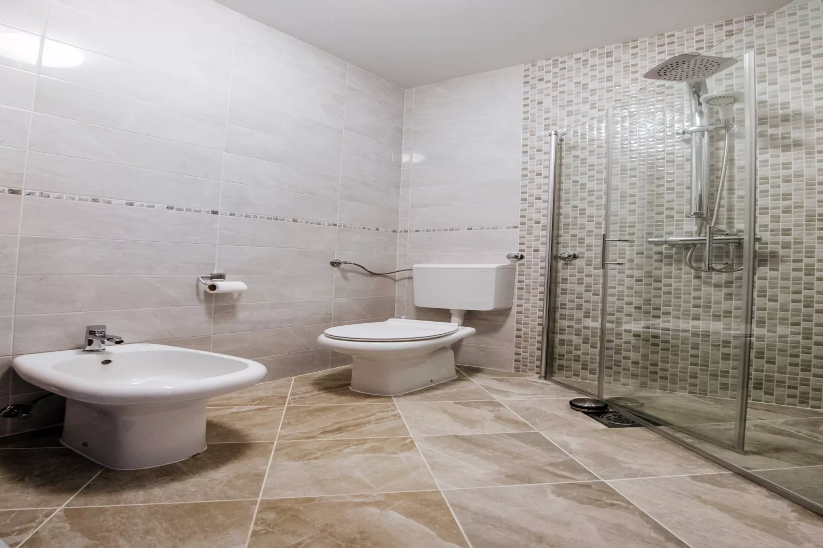 Authentic stone house Momo-Badkamer