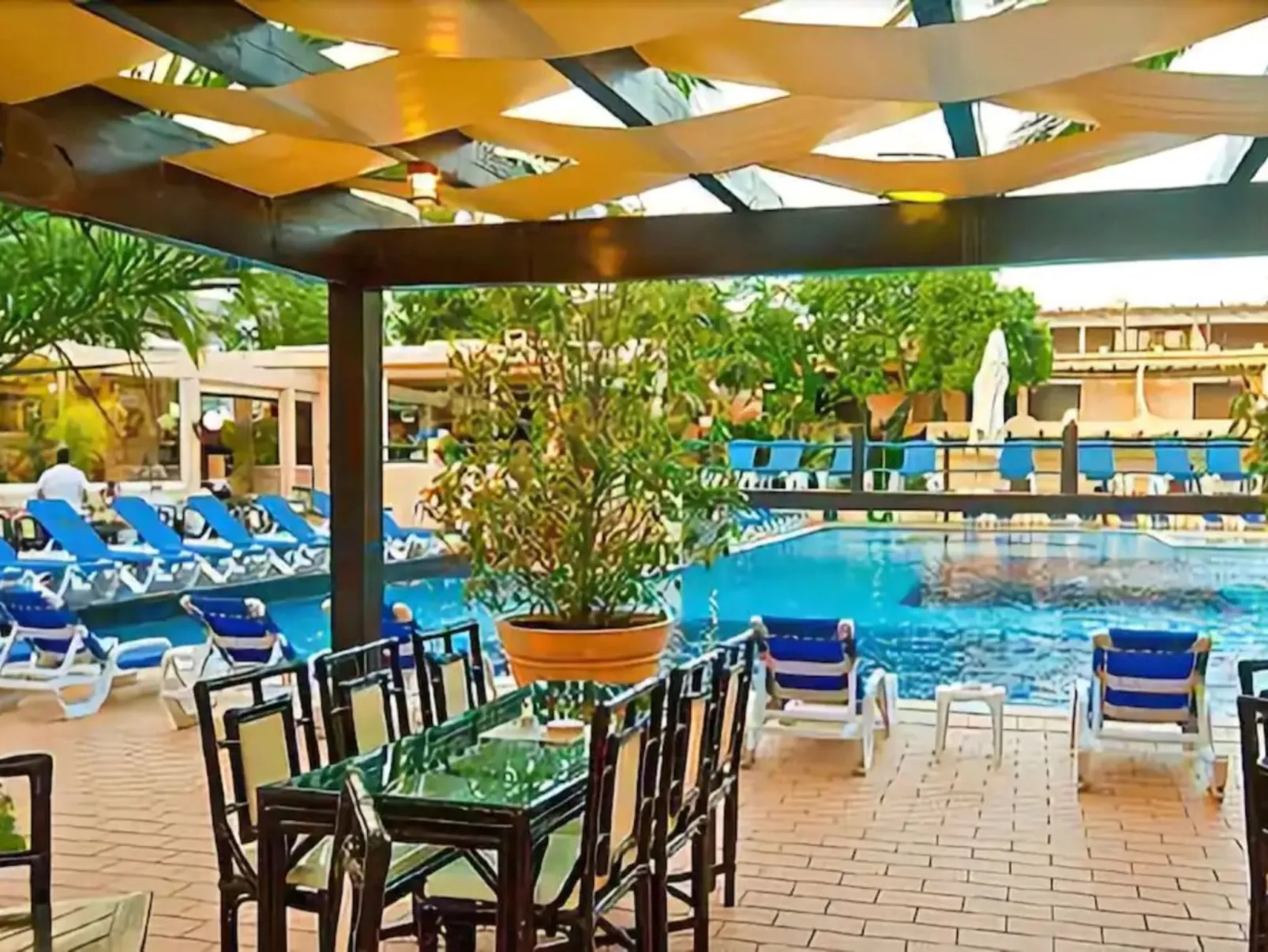 Joyce - Sunny Way-Buiten