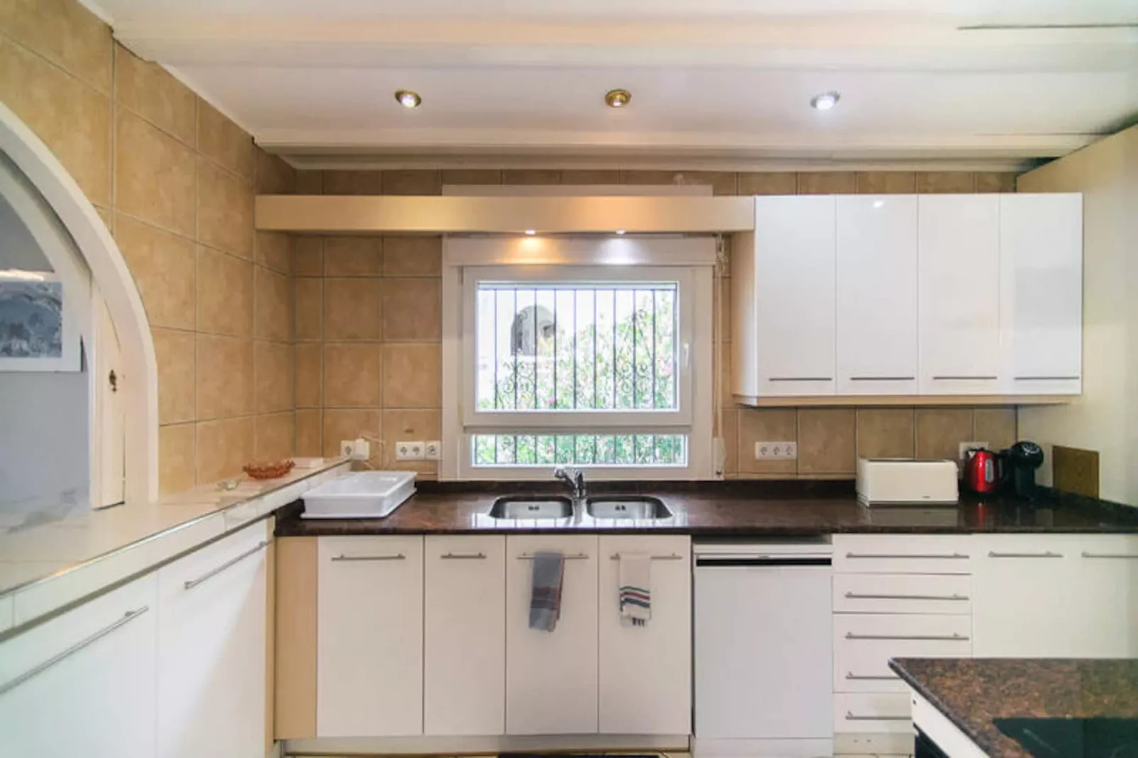 Maison à Roses-Niet-getagd