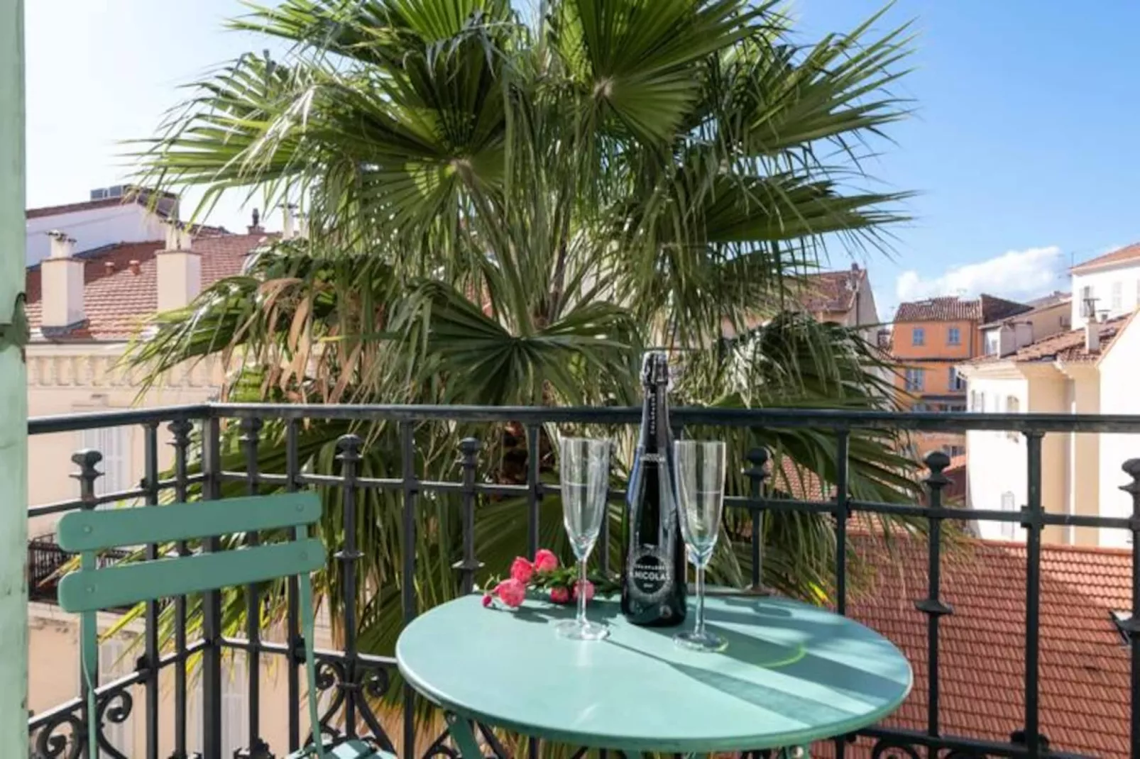 Résidence 3p Avec Balcons, 3min Du Palais Des Congr&egrave;s-Niet-getagd