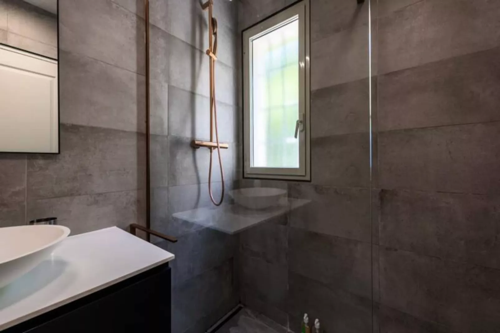 Résidence 2p Rez-de-jardin Avec Piscine – Calme, Parking Privé-Niet-getagd