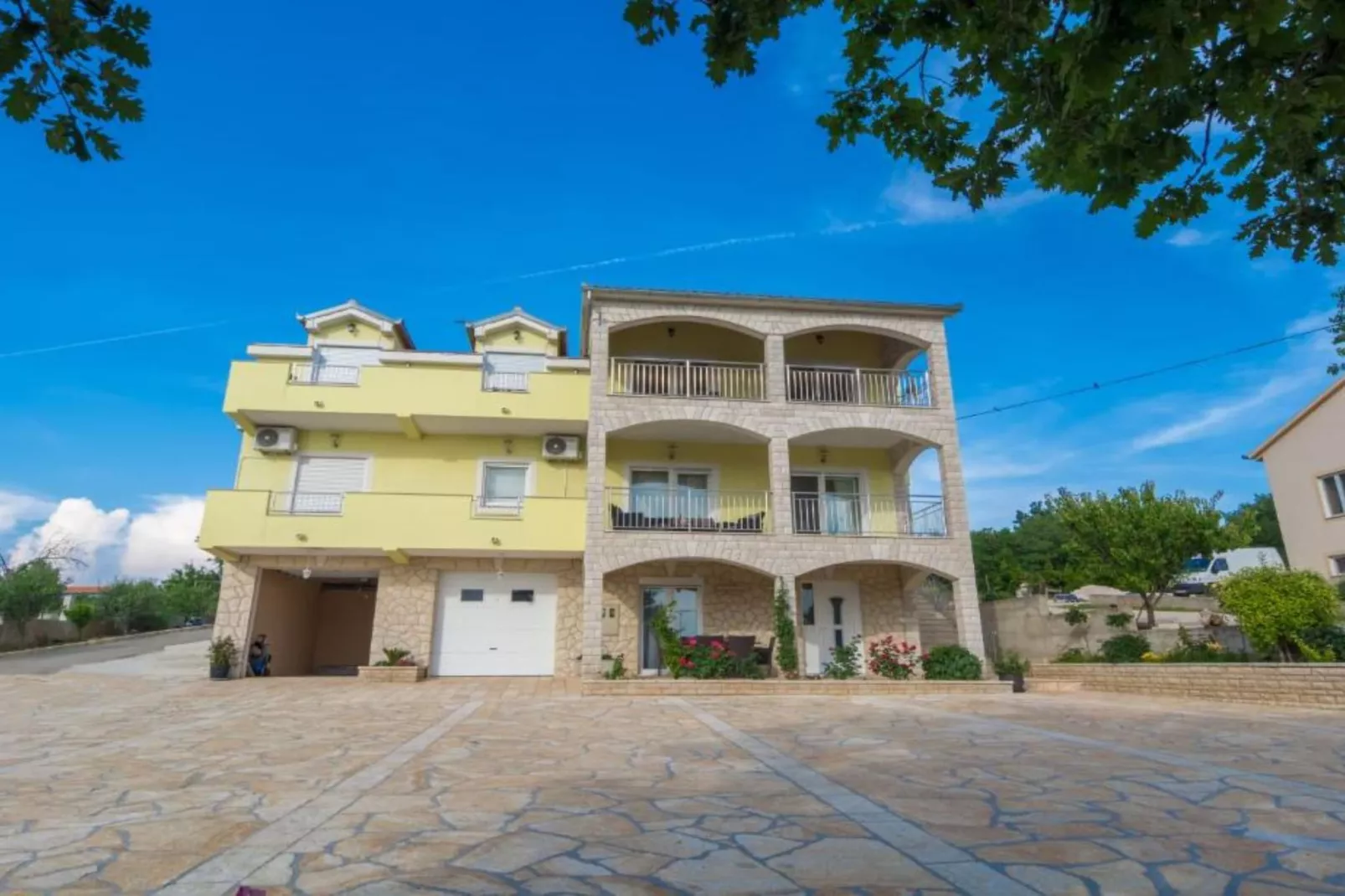 Holiday House BALEN with Swimming Pool - Six Bedroom Holiday House With Pool-Buitenlucht