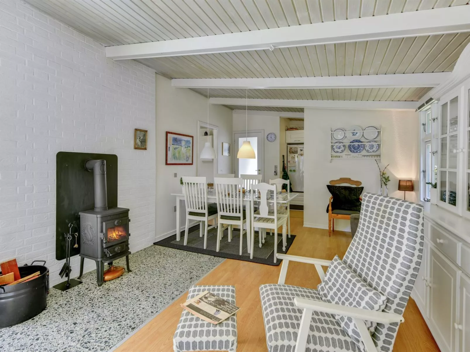 "Deik" - 2km to the fjord-Binnen