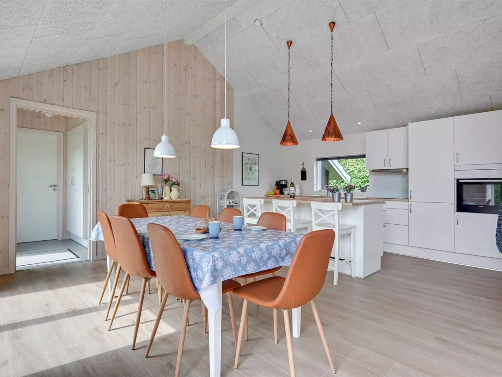 "Regni" - 300m to the fjord-Binnen