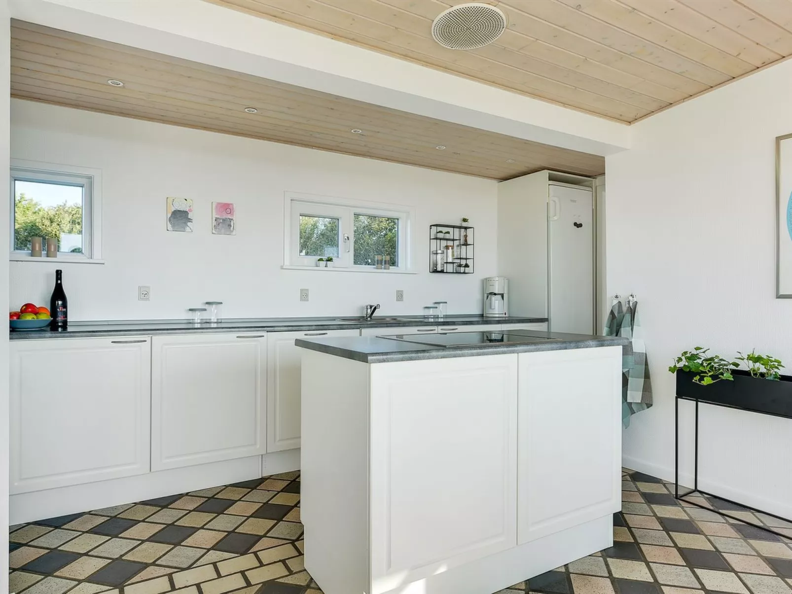 "Kaapo" - 300m from the sea-Binnen