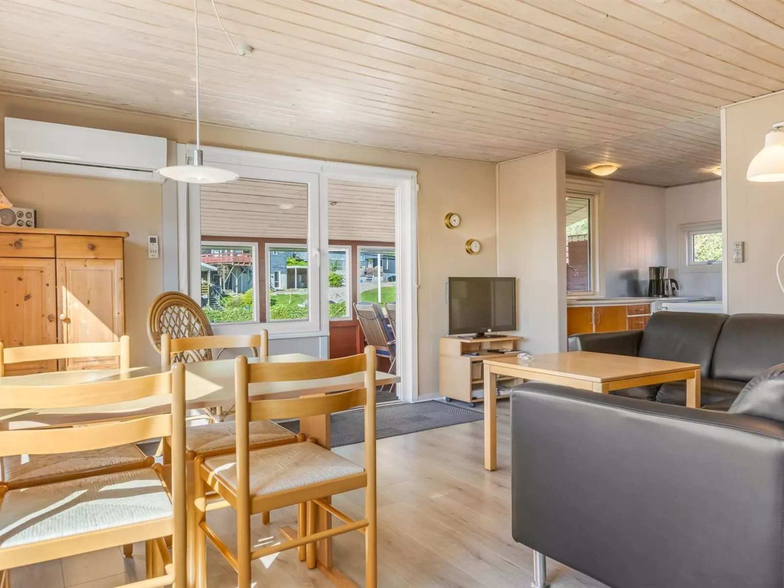 "Star" - 100m from the sea-Binnen