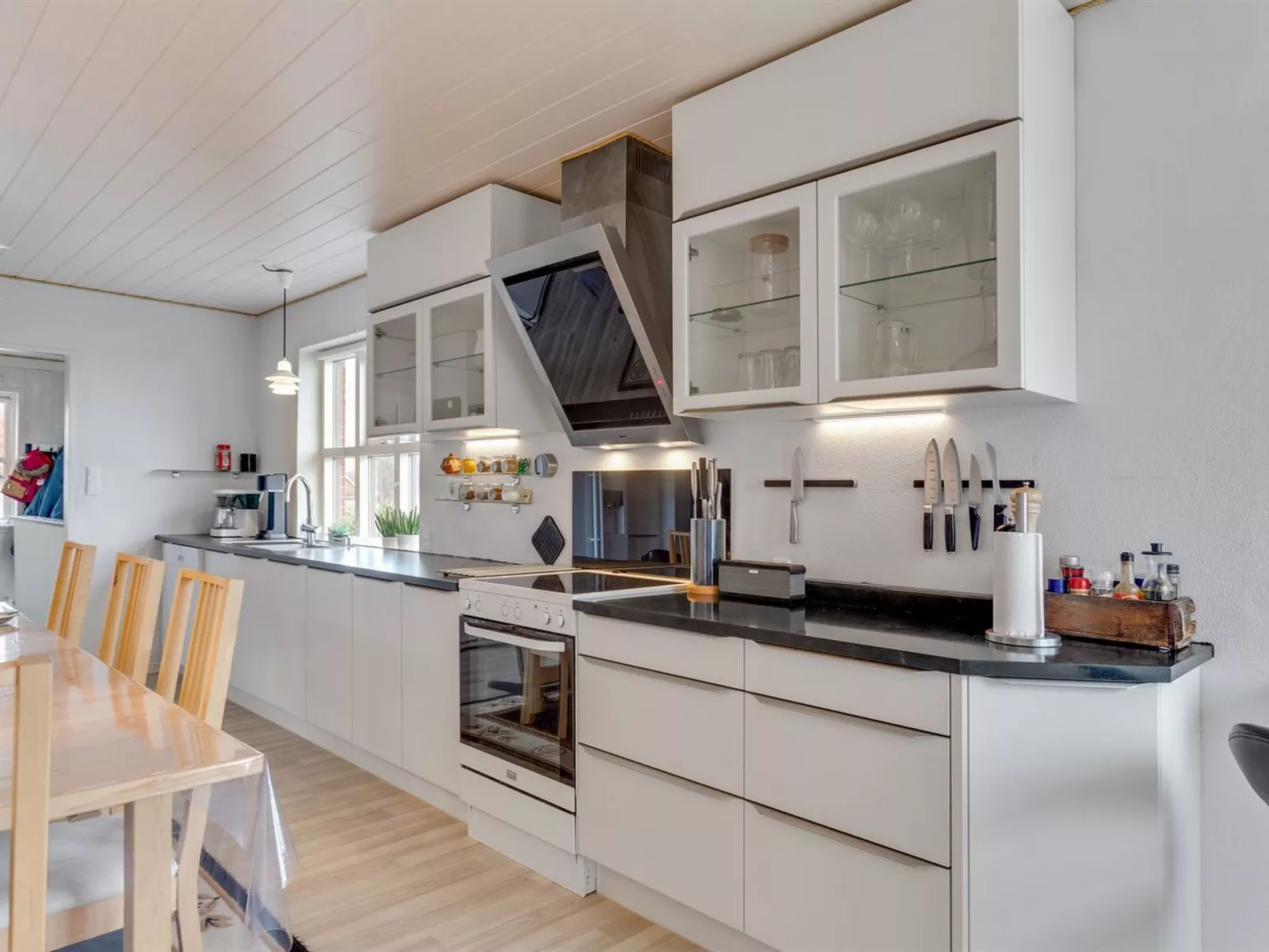 "Amely" - 500m from the sea-Binnen