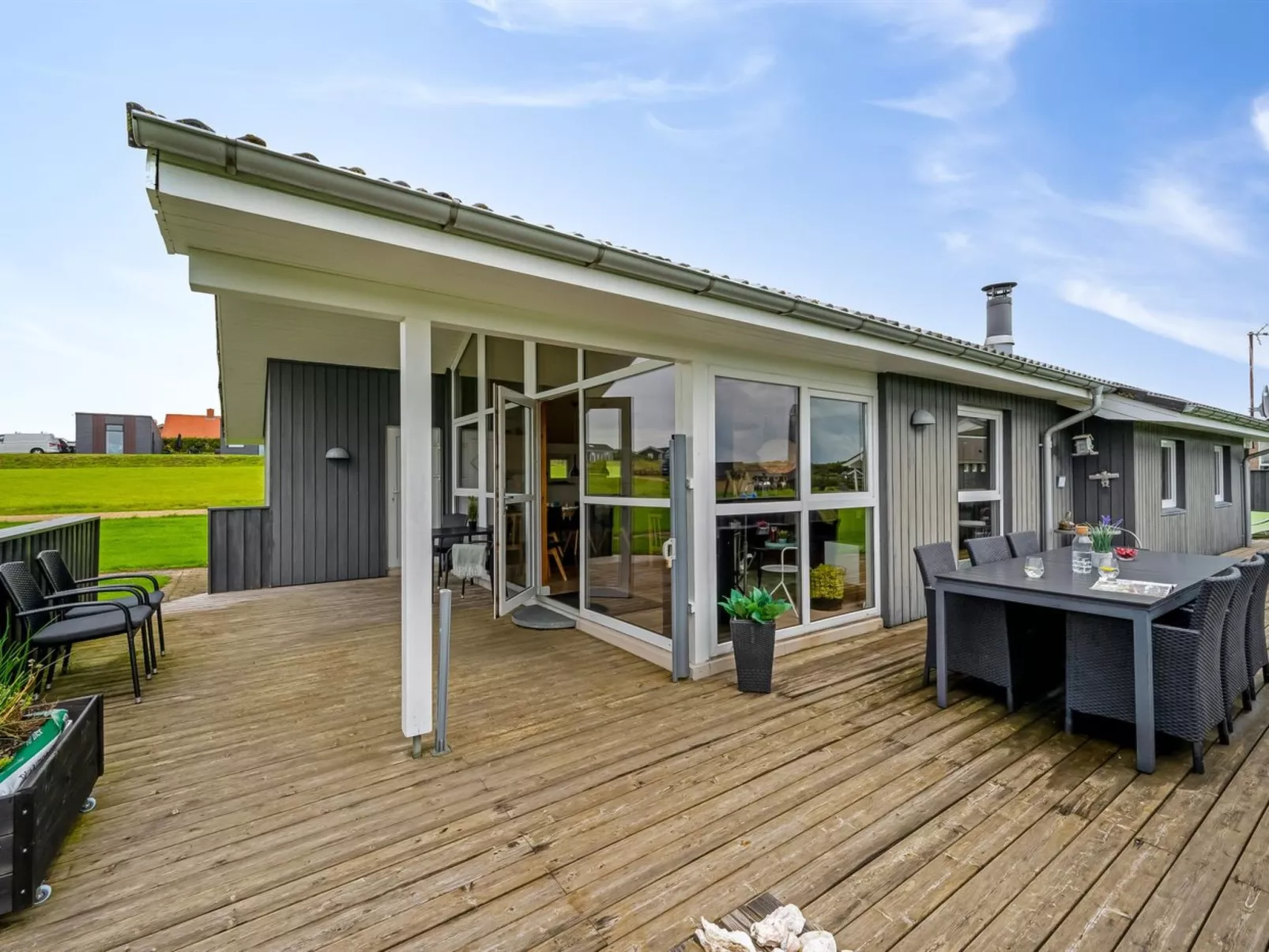 "Samuil" - 300m to the fjord-Buiten