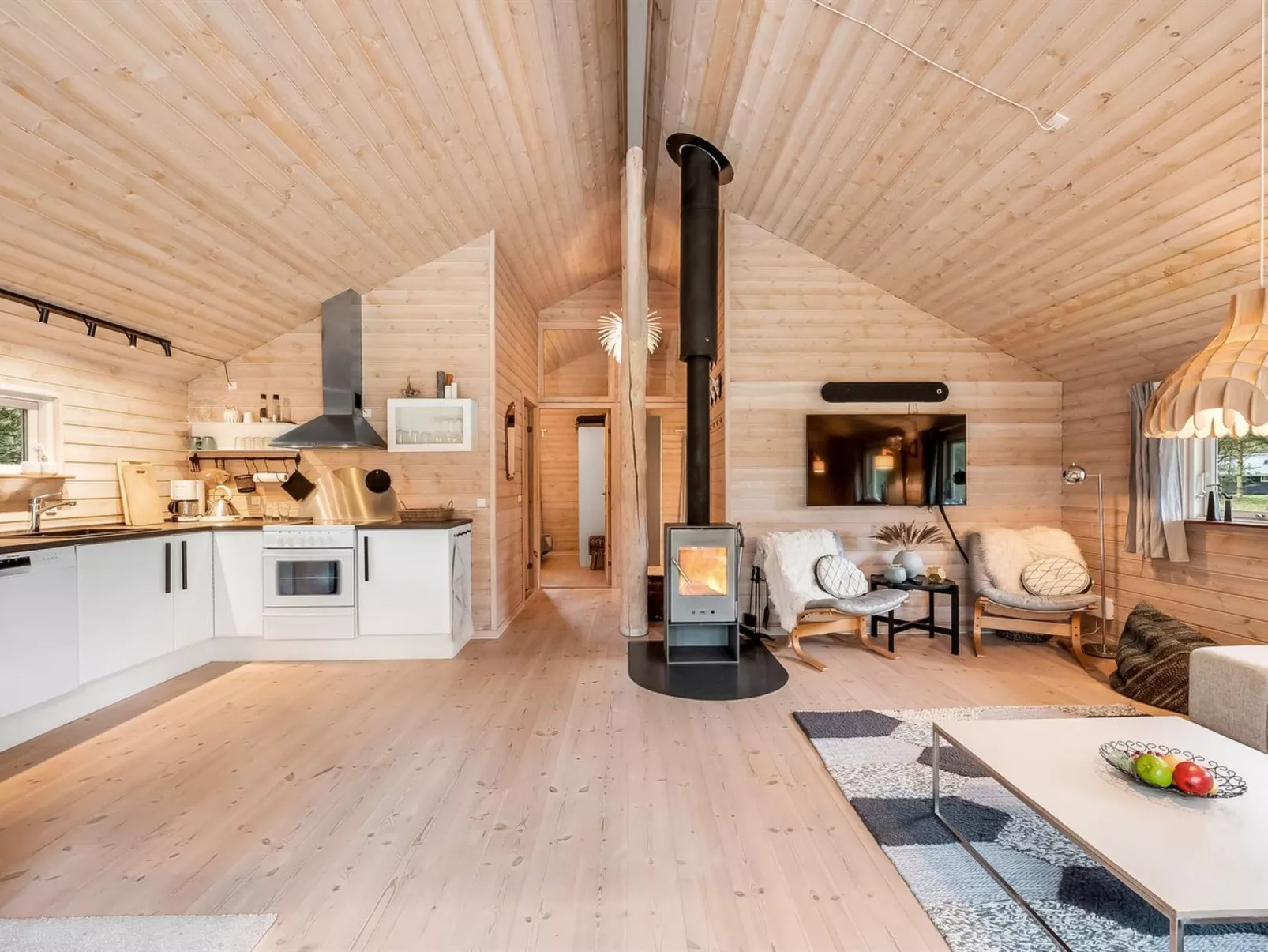 "Aman" - 700m to the fjord-Binnen