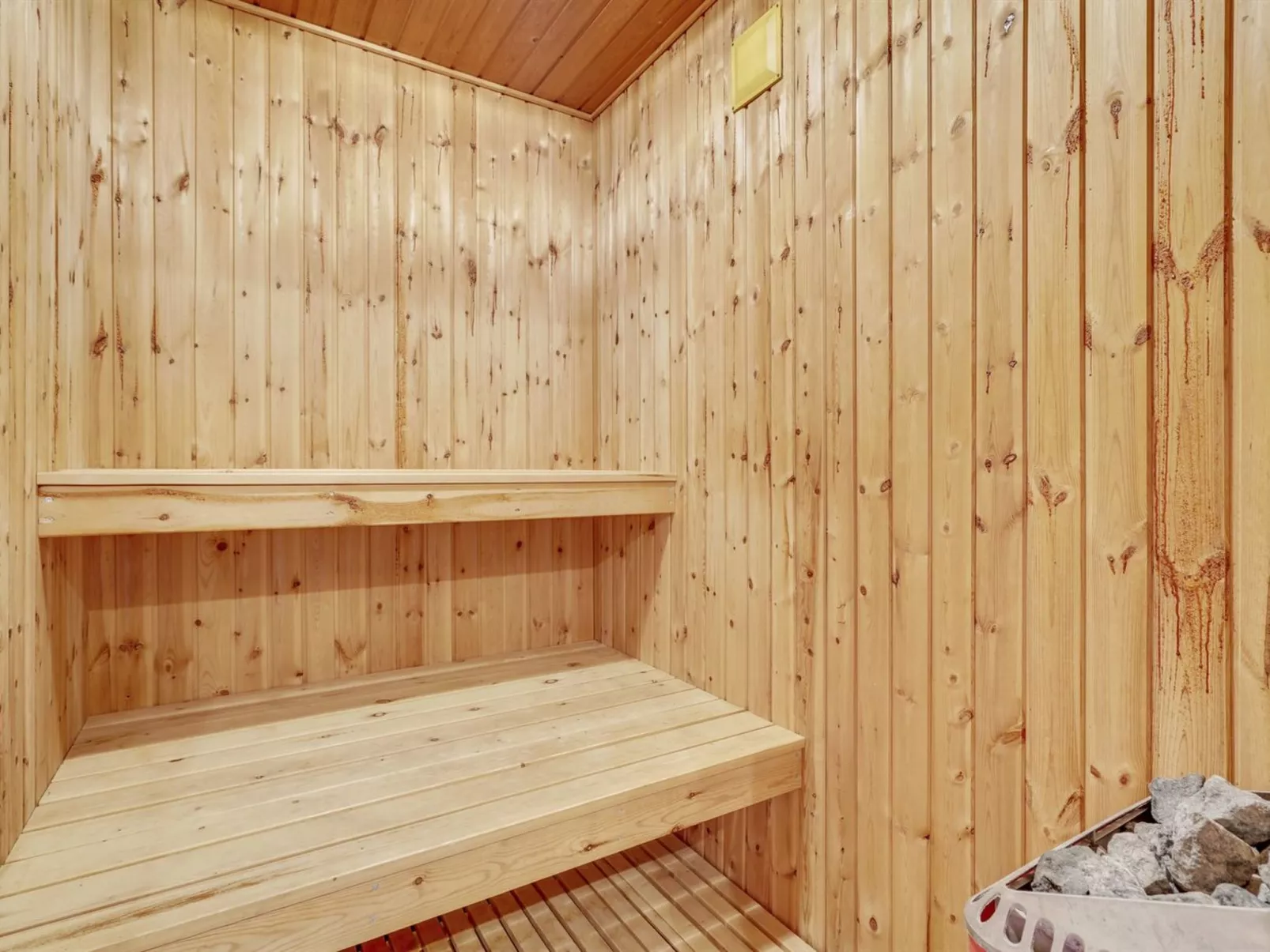 "Anthonette" -  from the sea-Binnen