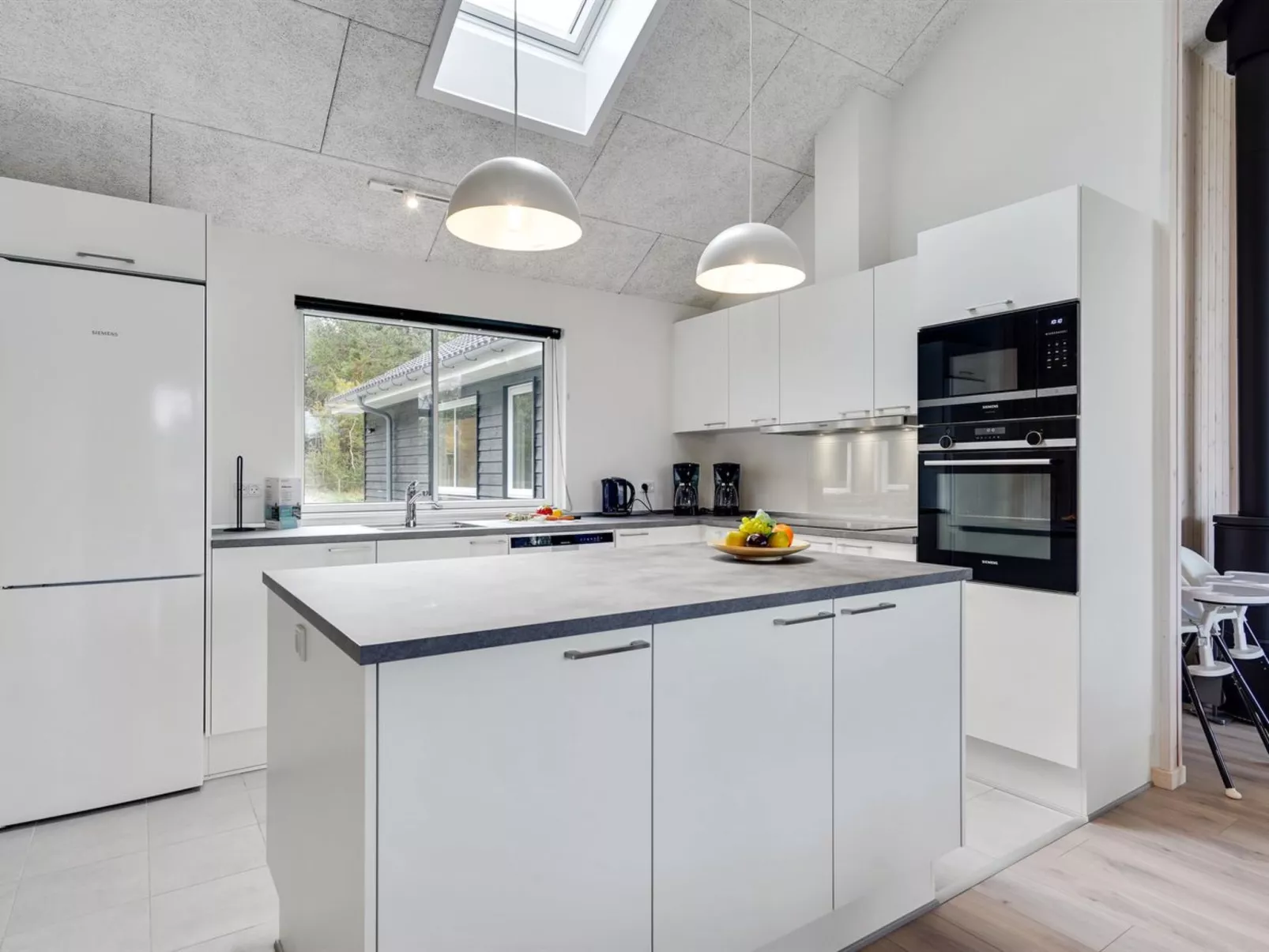 "Jorn" - 75m from the sea-Binnen