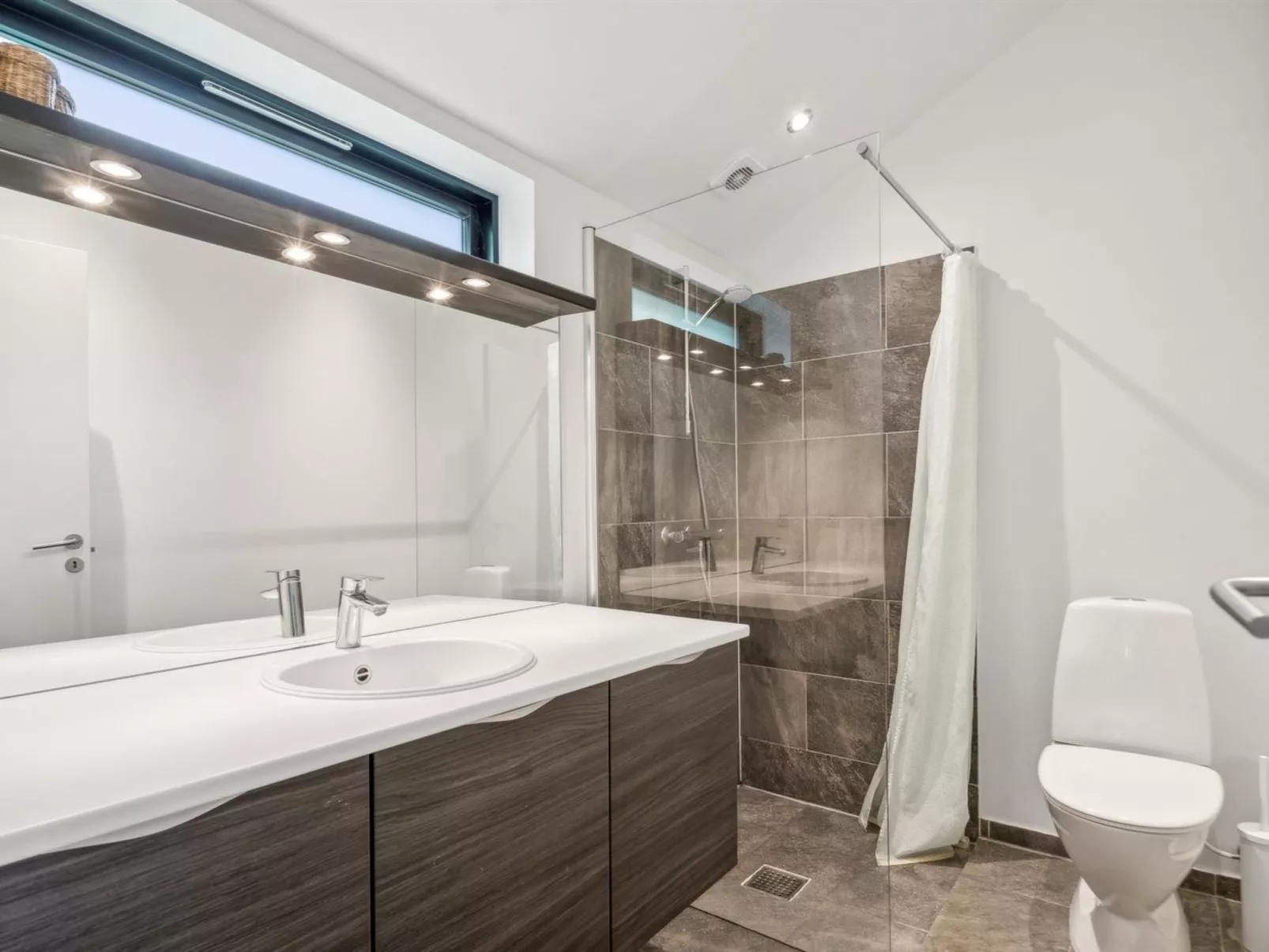 "Yukon" - 150m from the sea-Binnen