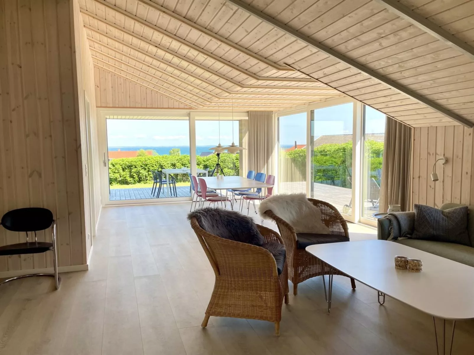 "Ely" - 300m from the sea-Binnen