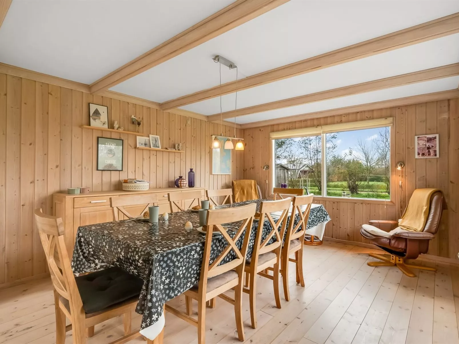 "Scarlet" - 400m to the fjord-Binnen