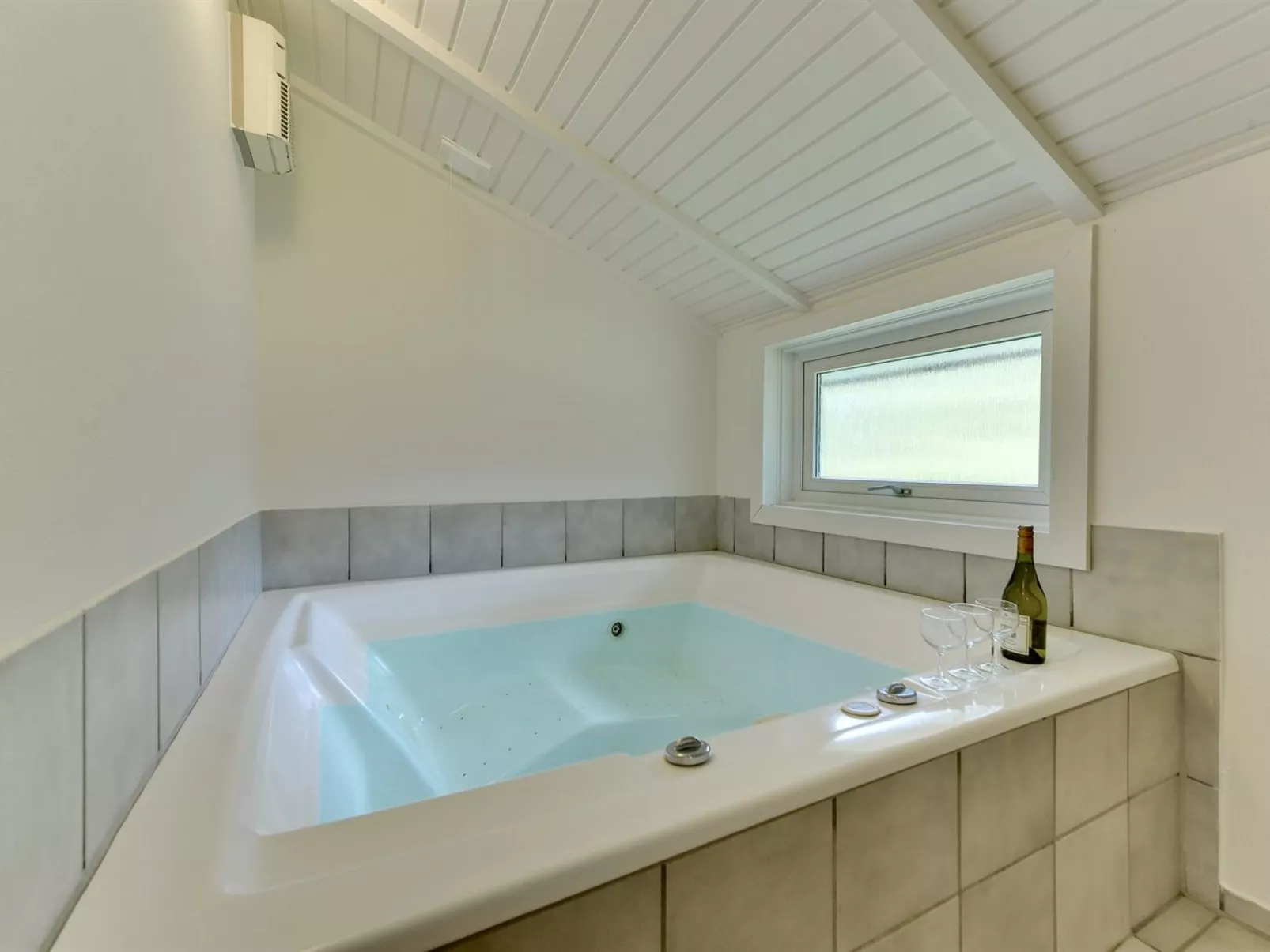 "Darina" - 1.5km from the sea-Binnen