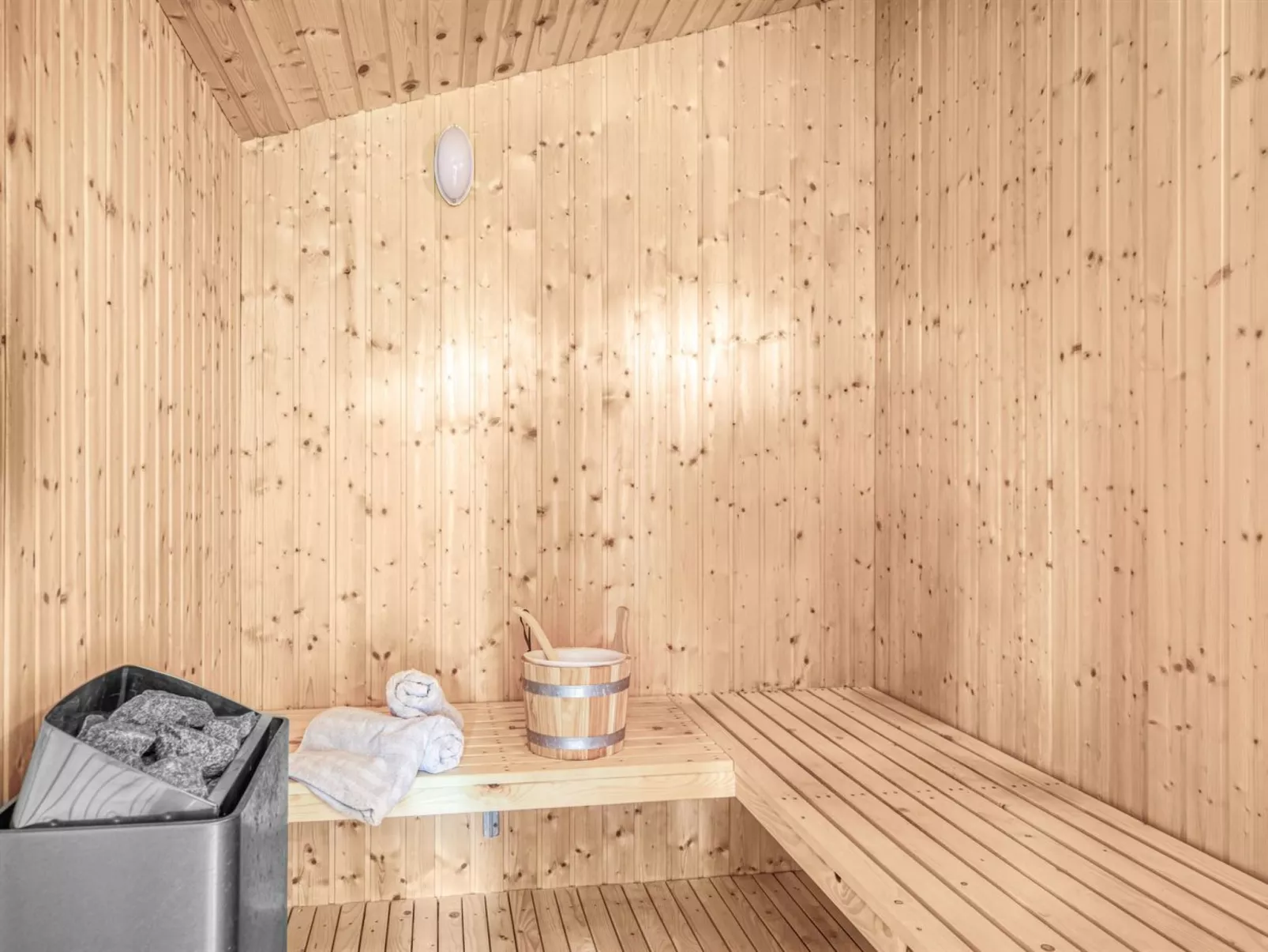 "Gedda" -  from the sea-Binnen