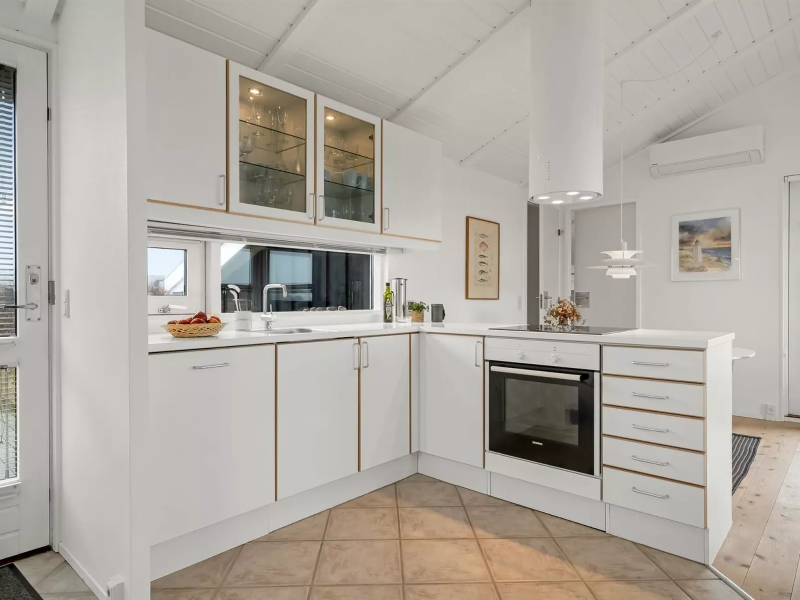 "Nuka" - 400m from the sea-Binnen