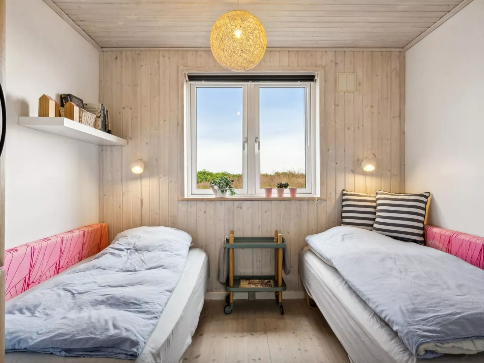 "Susana" - 50m from the sea-Binnen