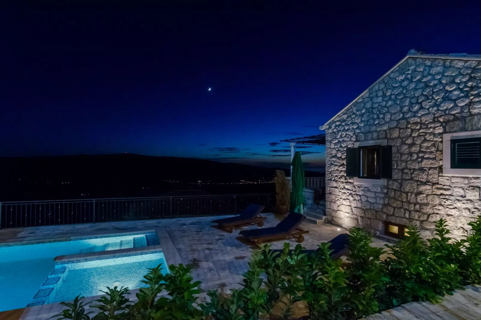 Villa Falcon Rook - Four-Bedroom Villa with Terrace and Swimming Pool-Zwembad