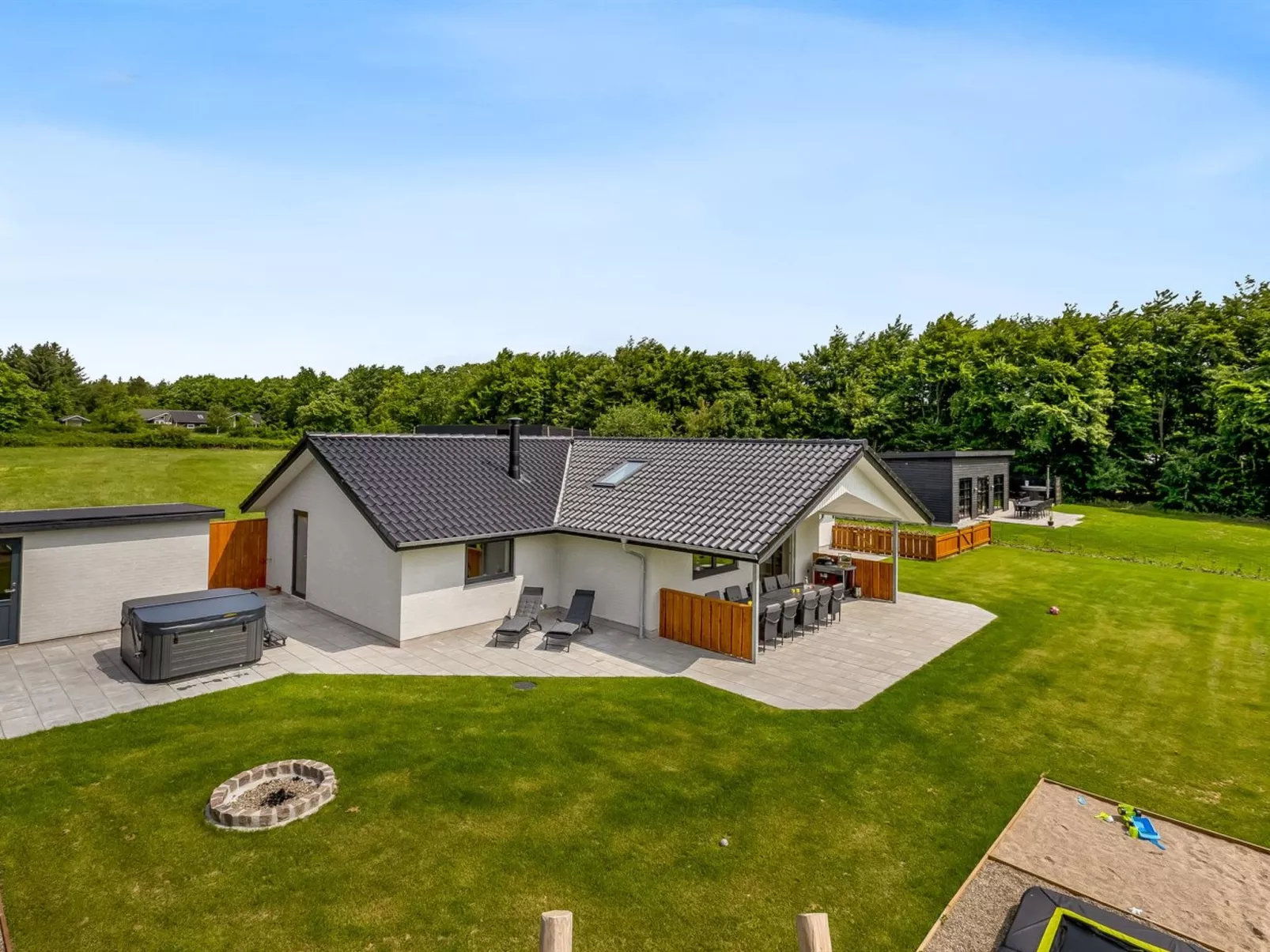 &quot;Alvira&quot; - 30km from the sea-Buiten