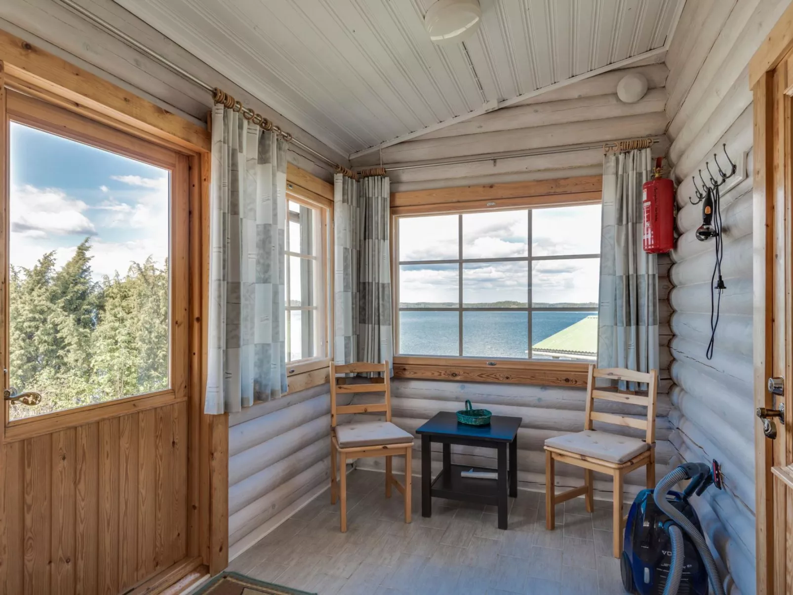 Villa pääsky-Binnen