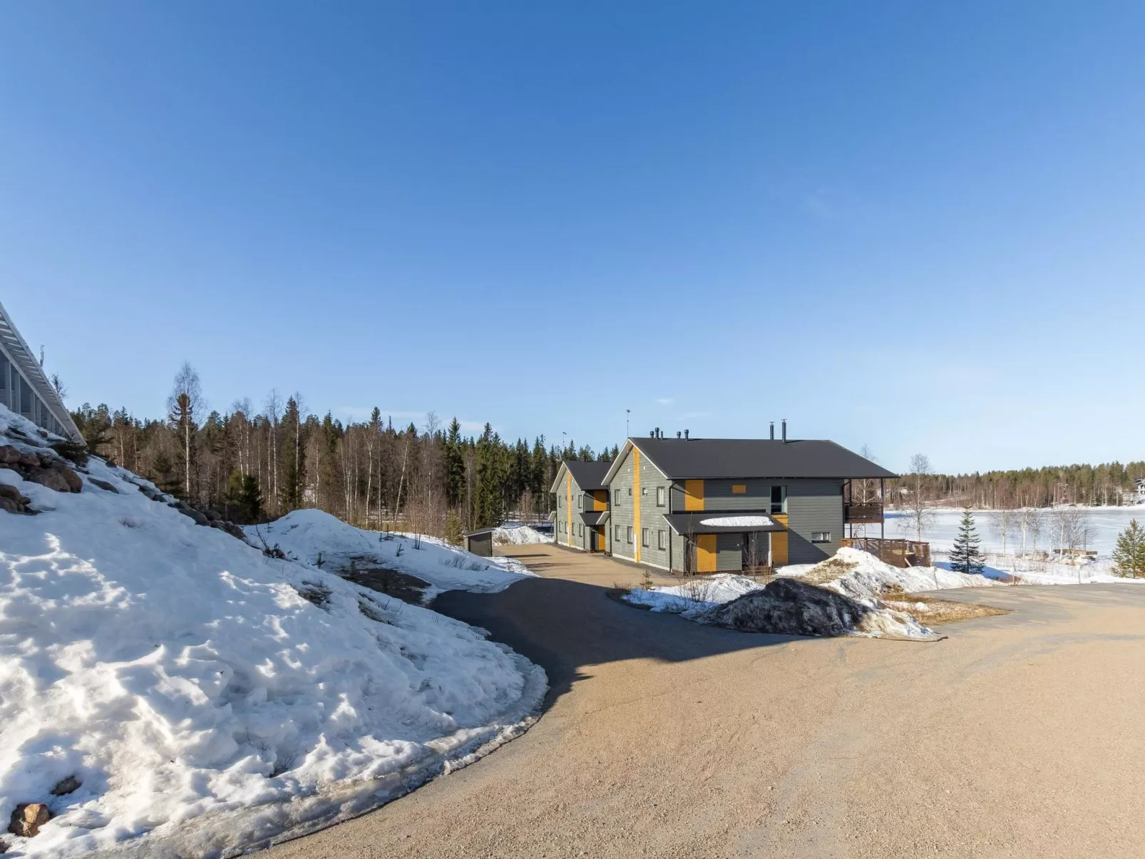 Hallan karhu b, paritalo-Binnen