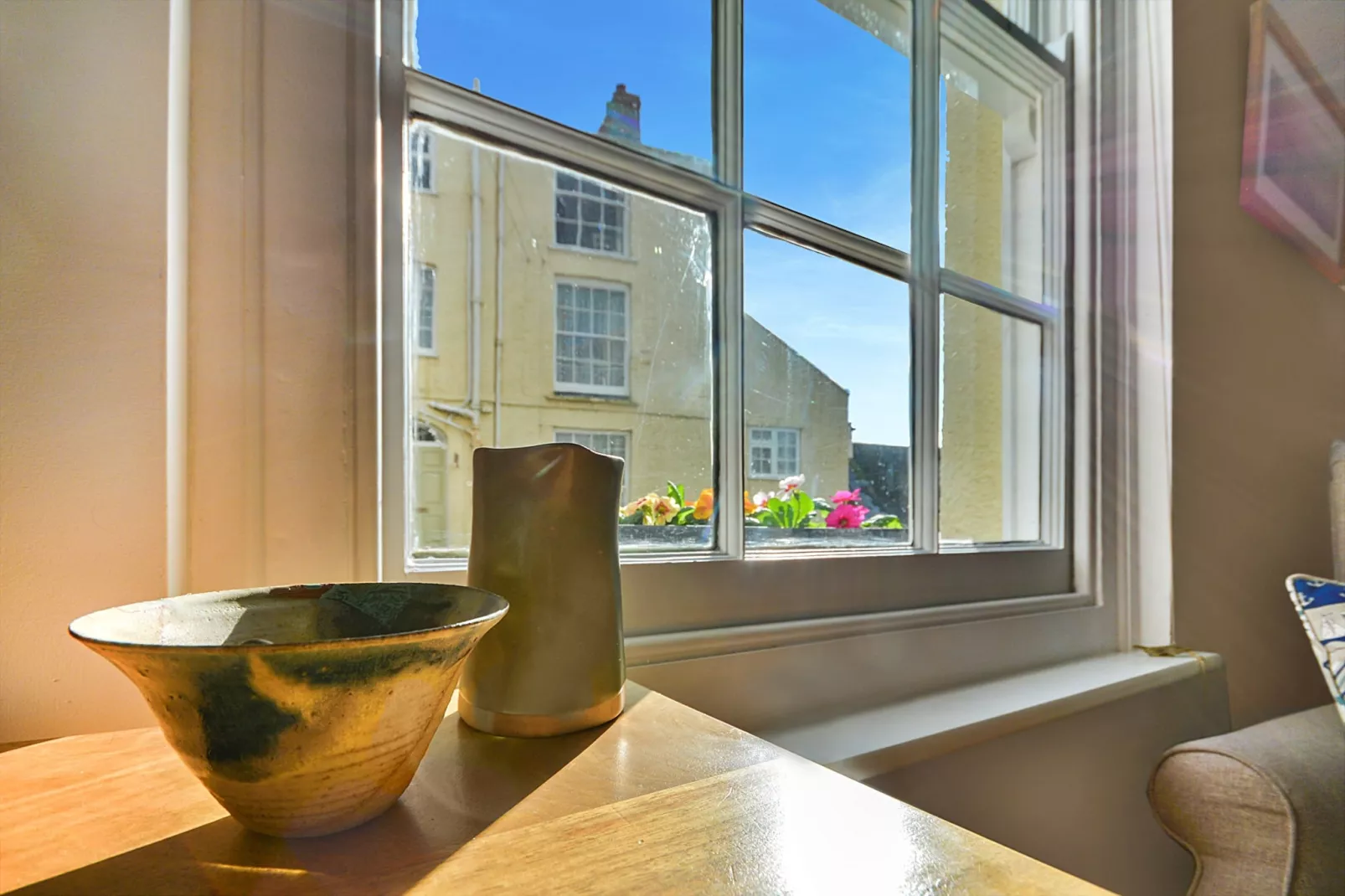 One The Green, Kingsand-Sfeer