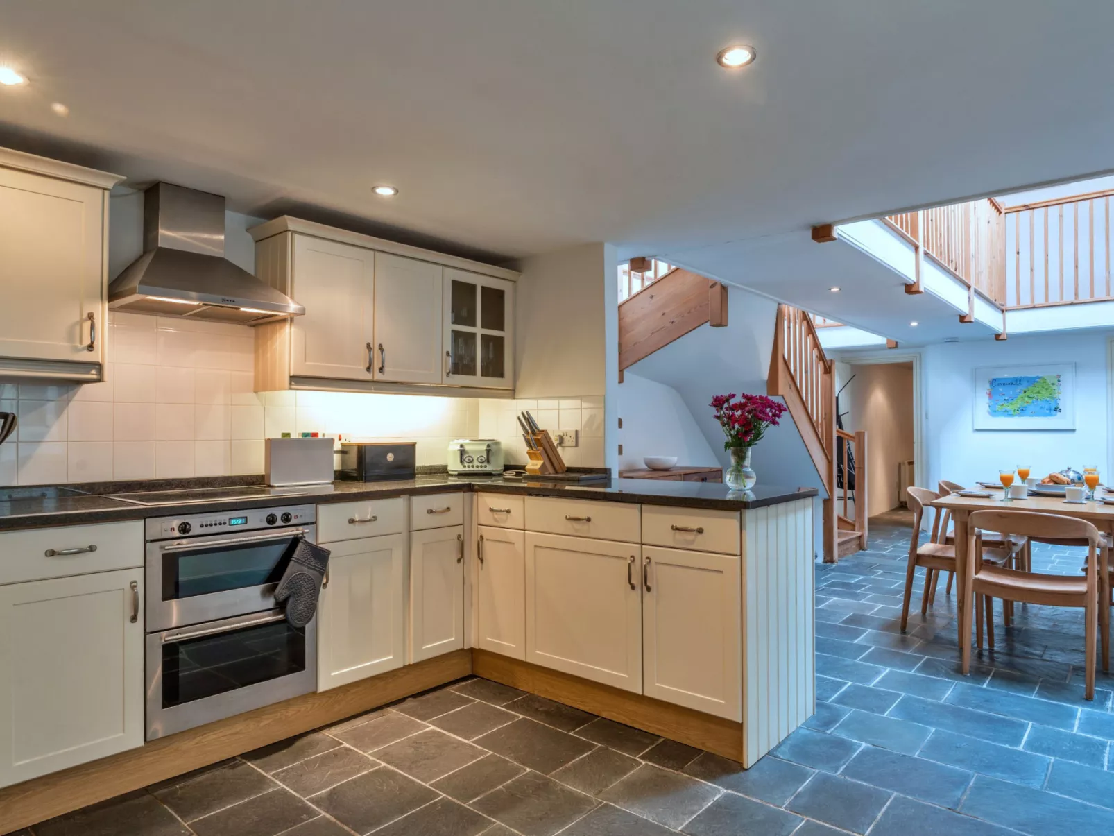 The Old Store-Binnen