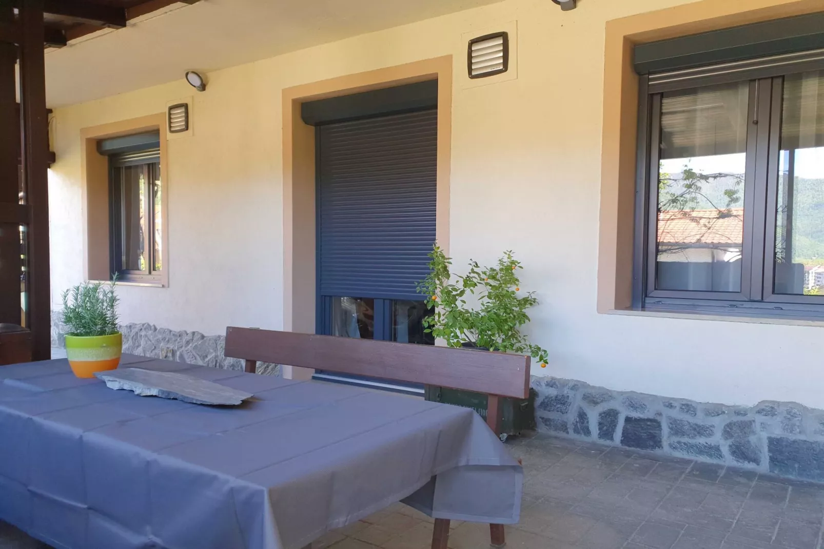 Bright and Sunny Apartment with Terrace - Two Bedroom Apartment with Terrace-Buitenlucht