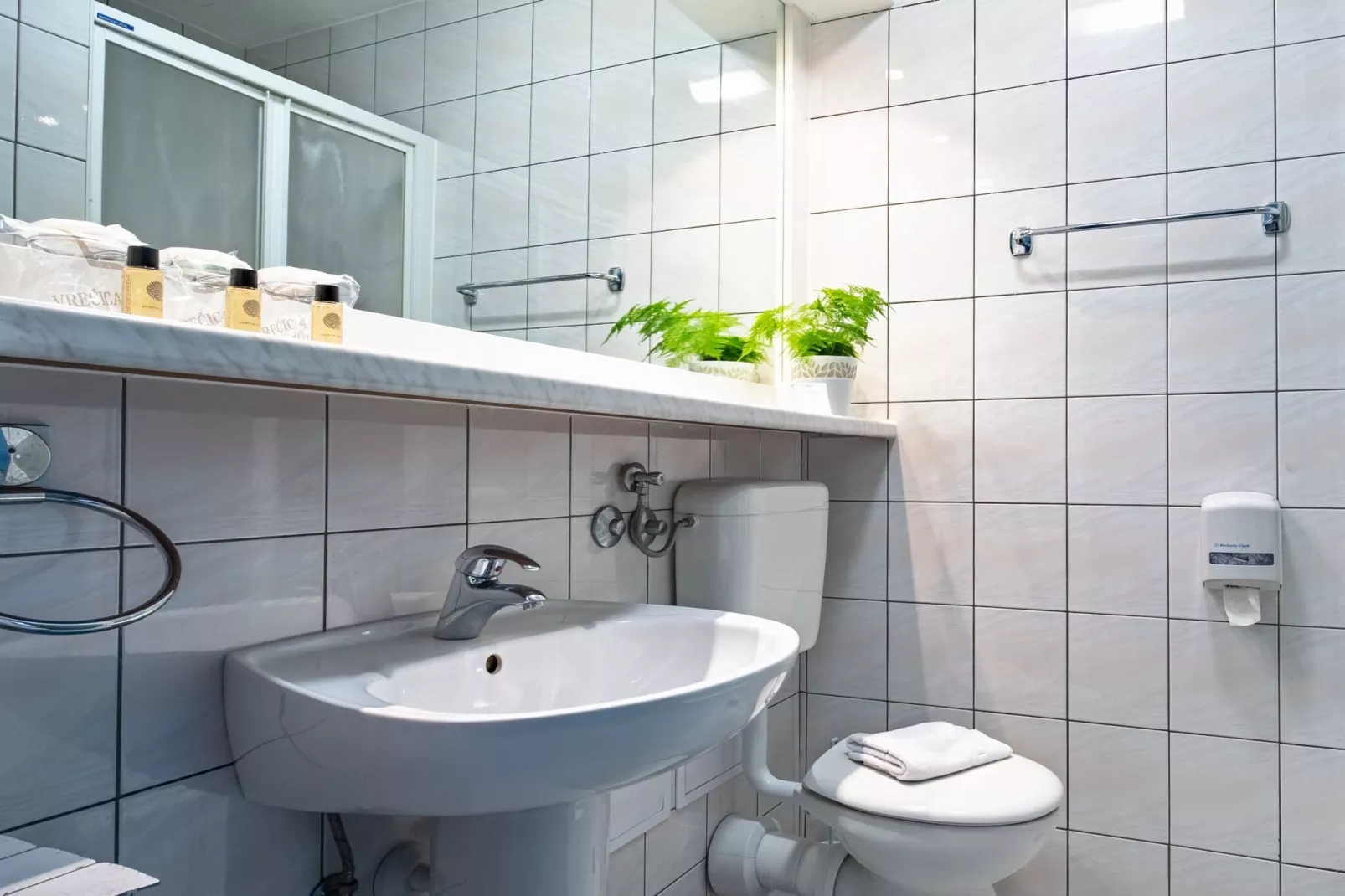 Hotel Issa - Double Room Sea View 6-Badkamer