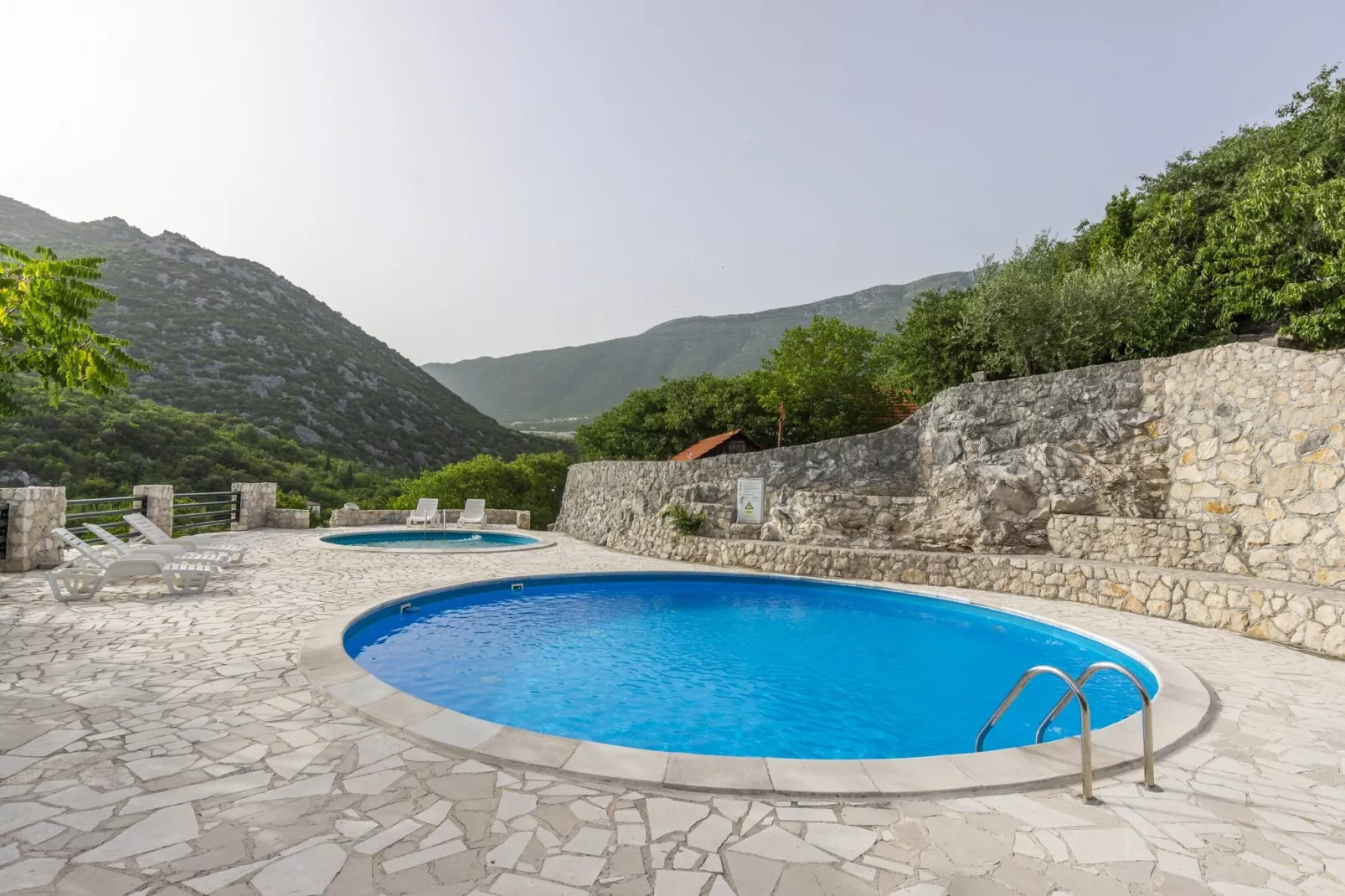 Rustical Resort Kokorići with Shared Outdoor Swimming Pool - One Bedroom Apartment with Terrace-Zwembad