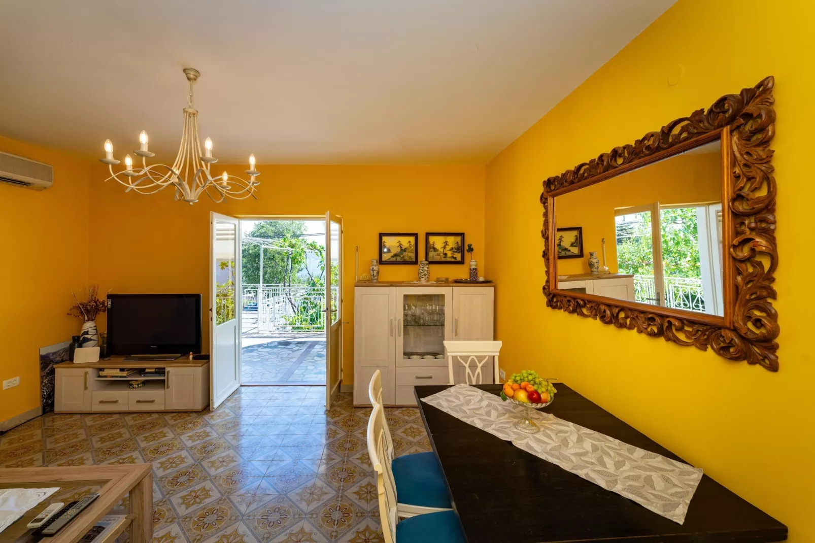 Vacation house Maslenica-Eetkamer