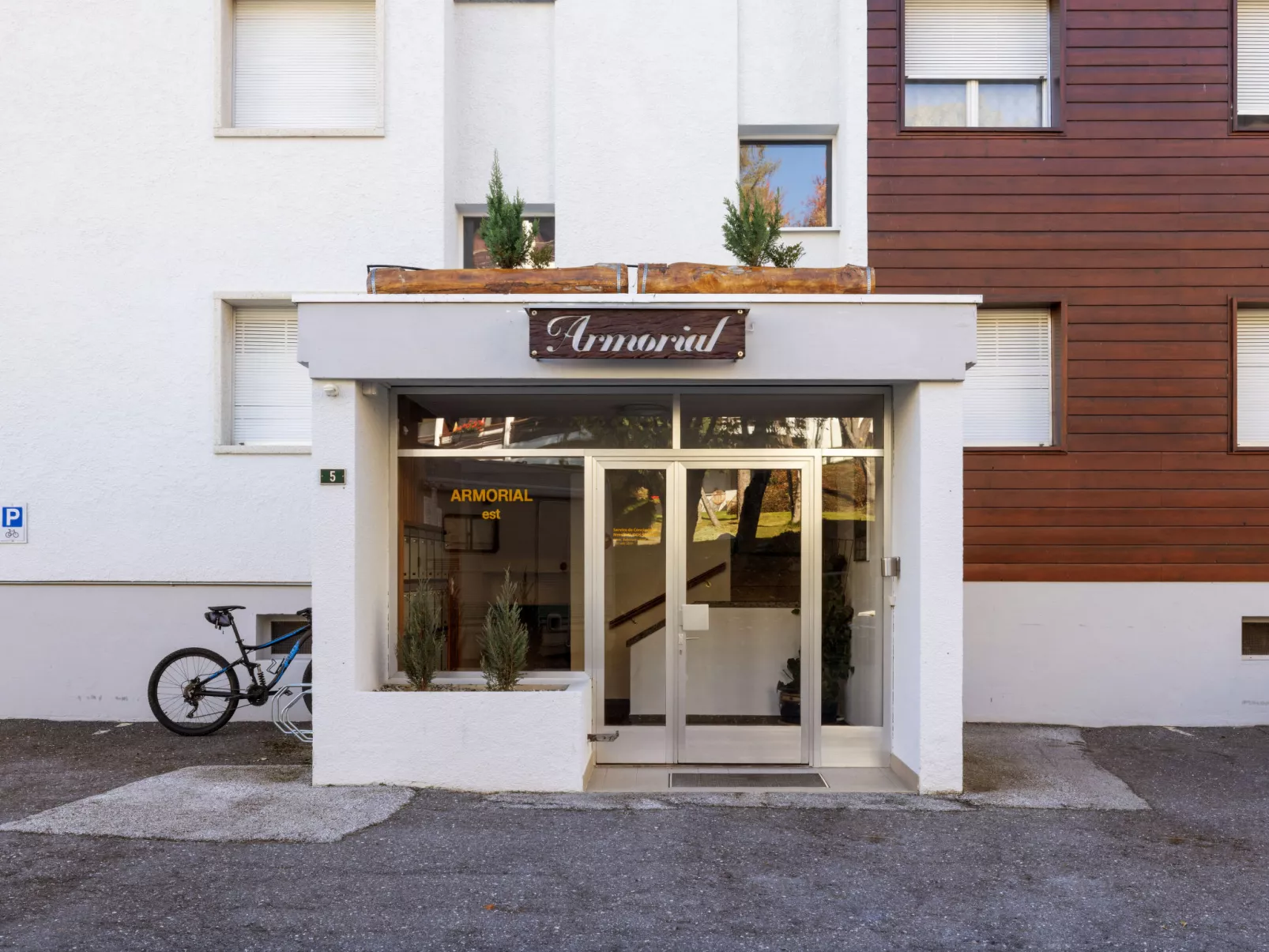 Armorial Ouest 51-Buiten