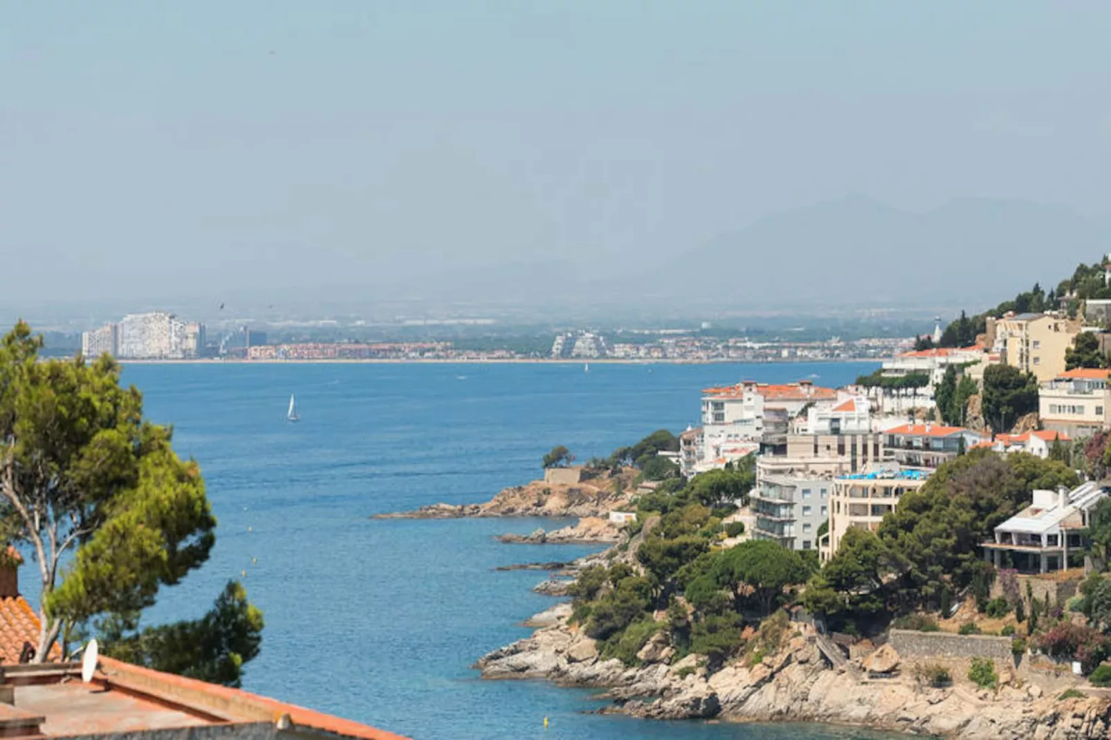 Maison à Roses-Niet-getagd