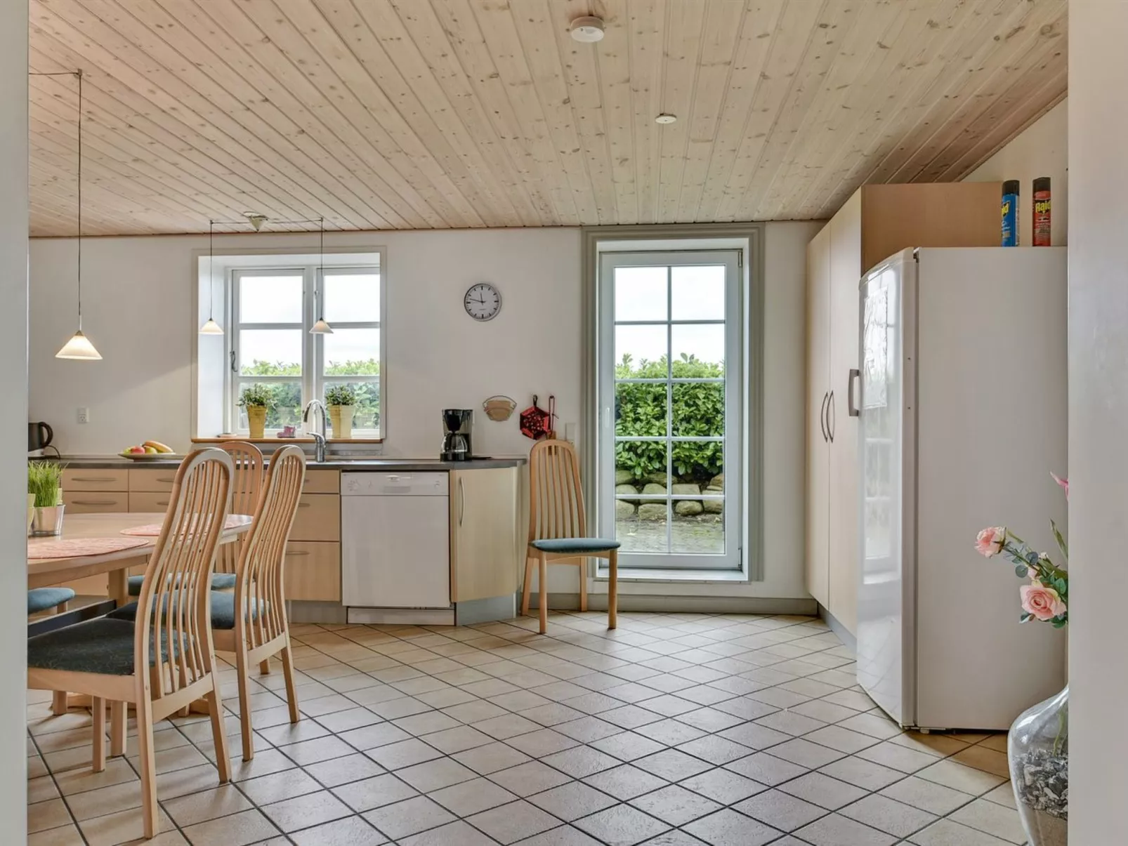 "Joran" - 120m from the sea-Binnen