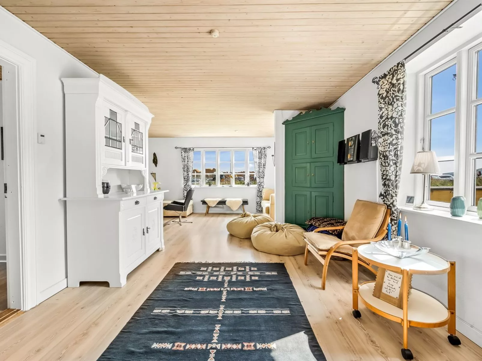 "Urte" -  from the sea-Binnen