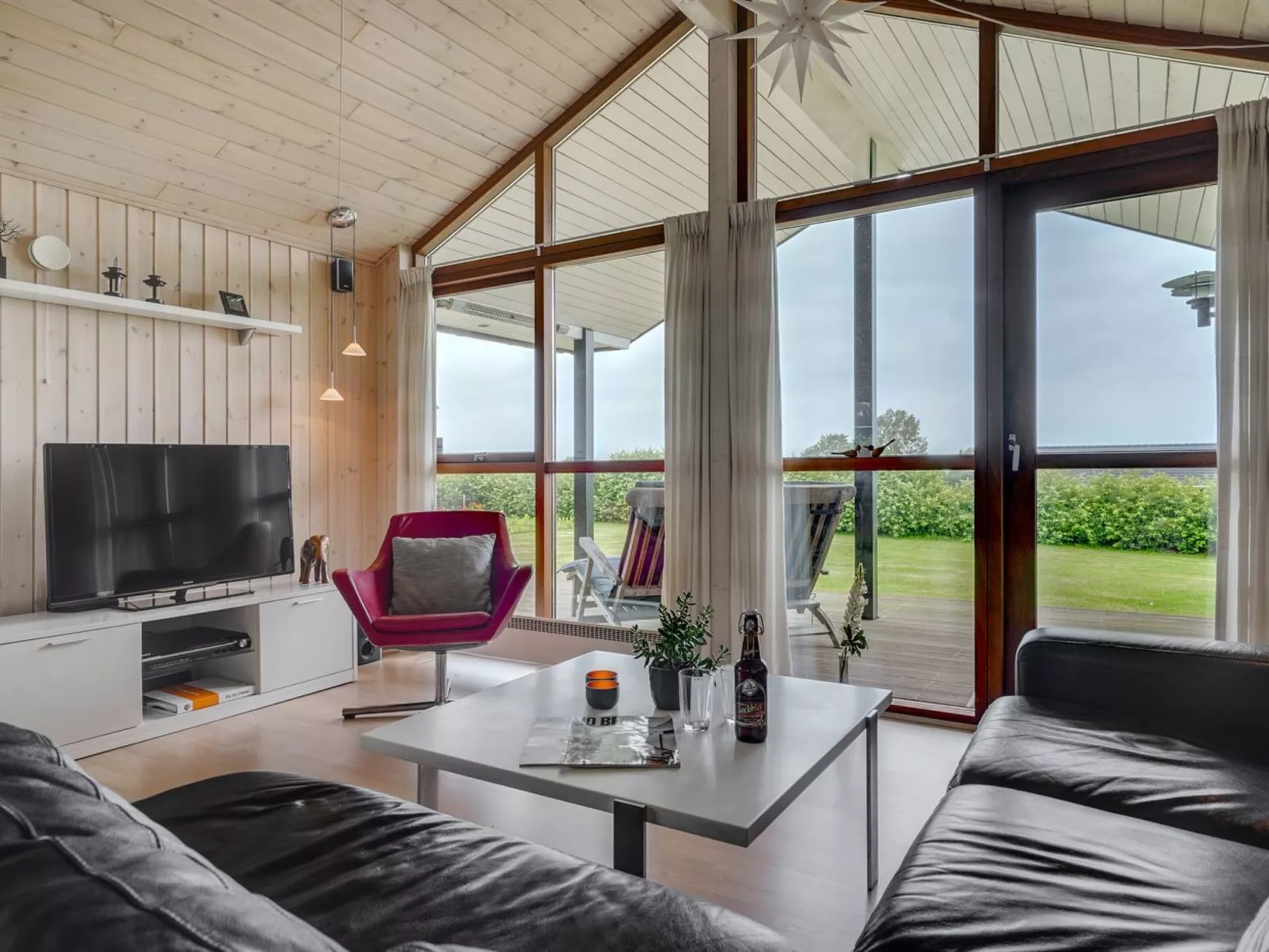 "Juliana" - 400m from the sea-Binnen