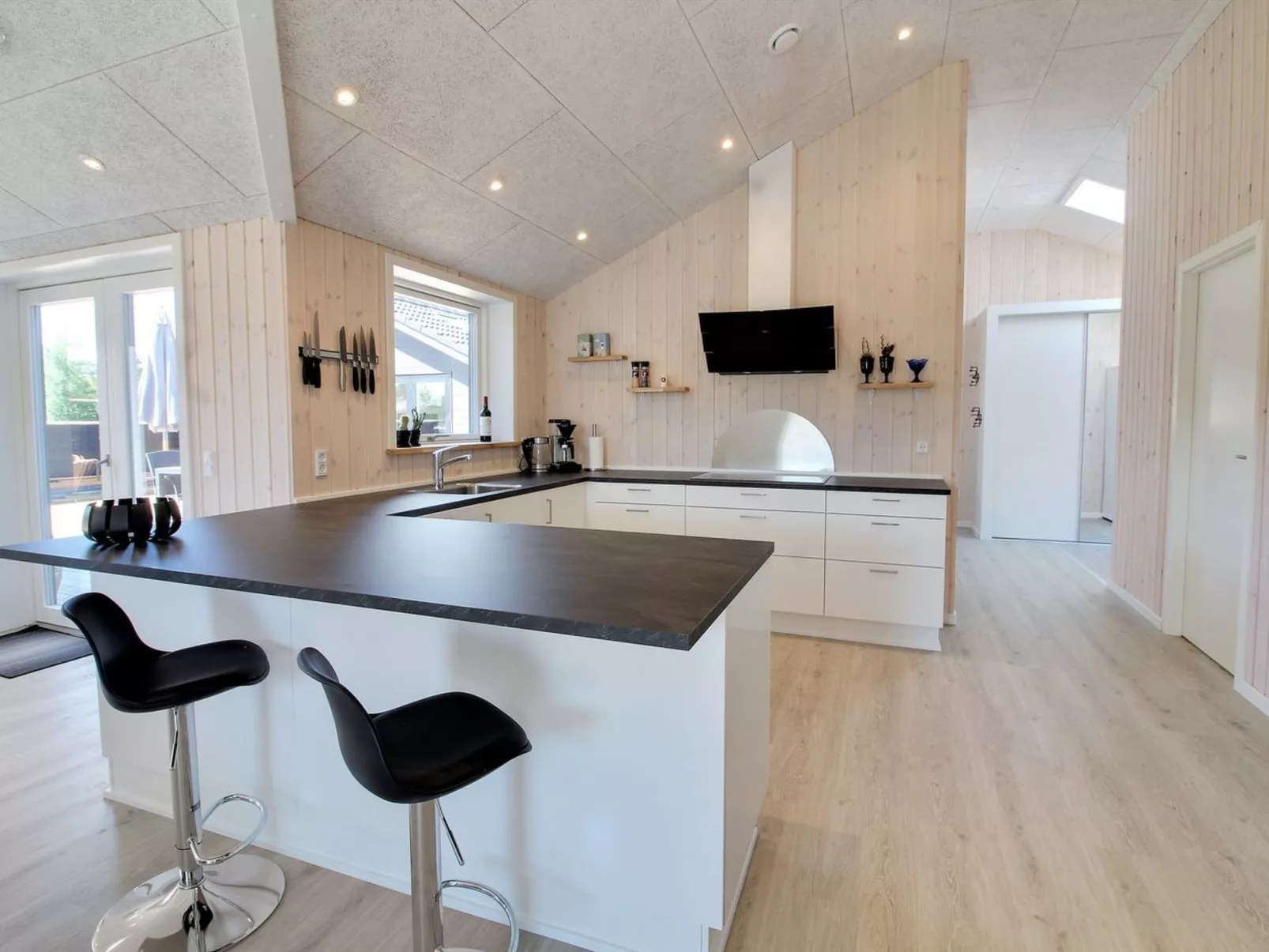 "Tahvo" - 3.3km from the sea-Binnen