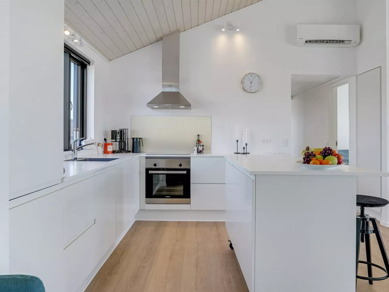 "Aiko" - 50m from the sea-Binnen