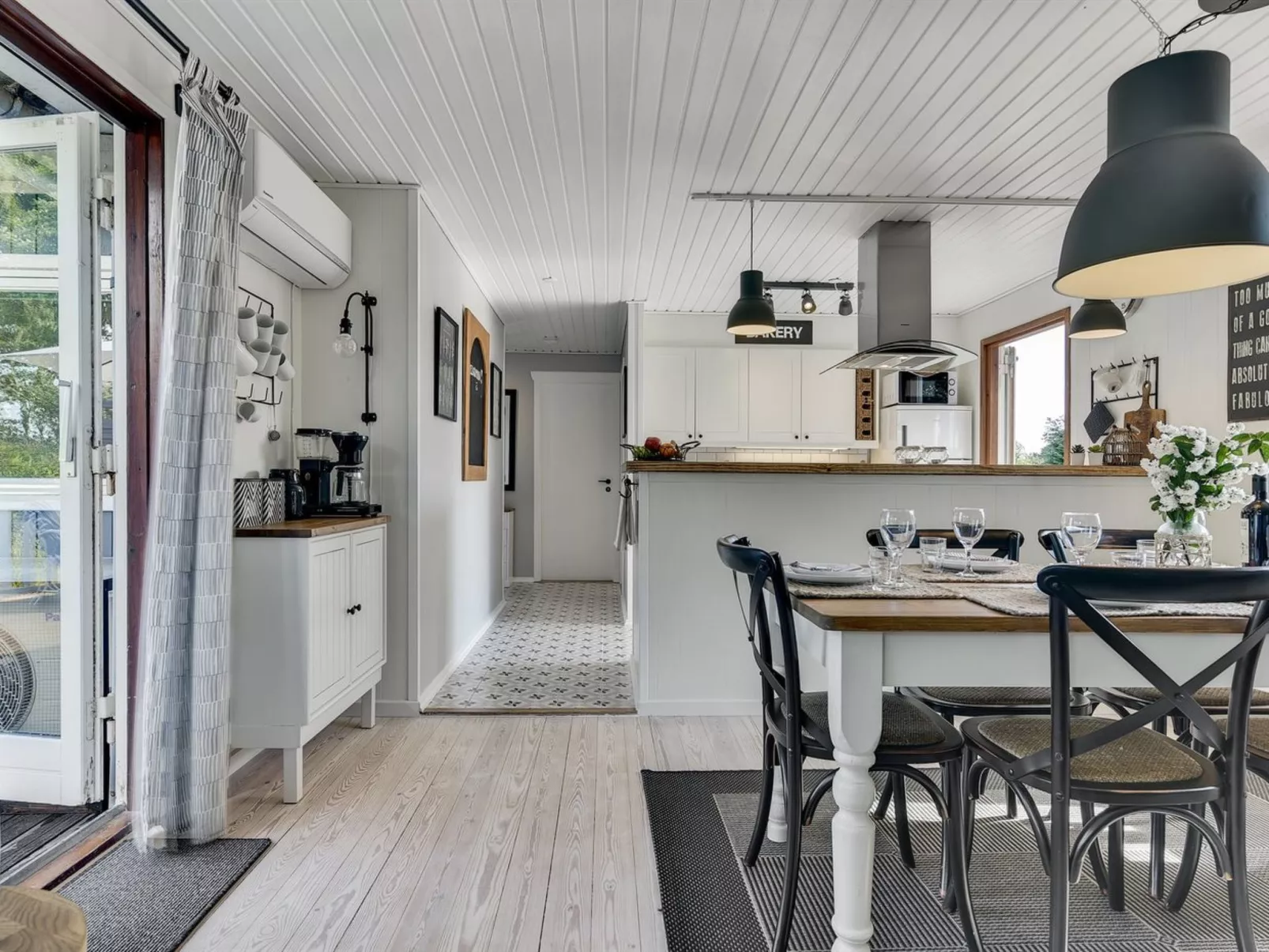 "Lillan" - 250m from the sea-Binnen